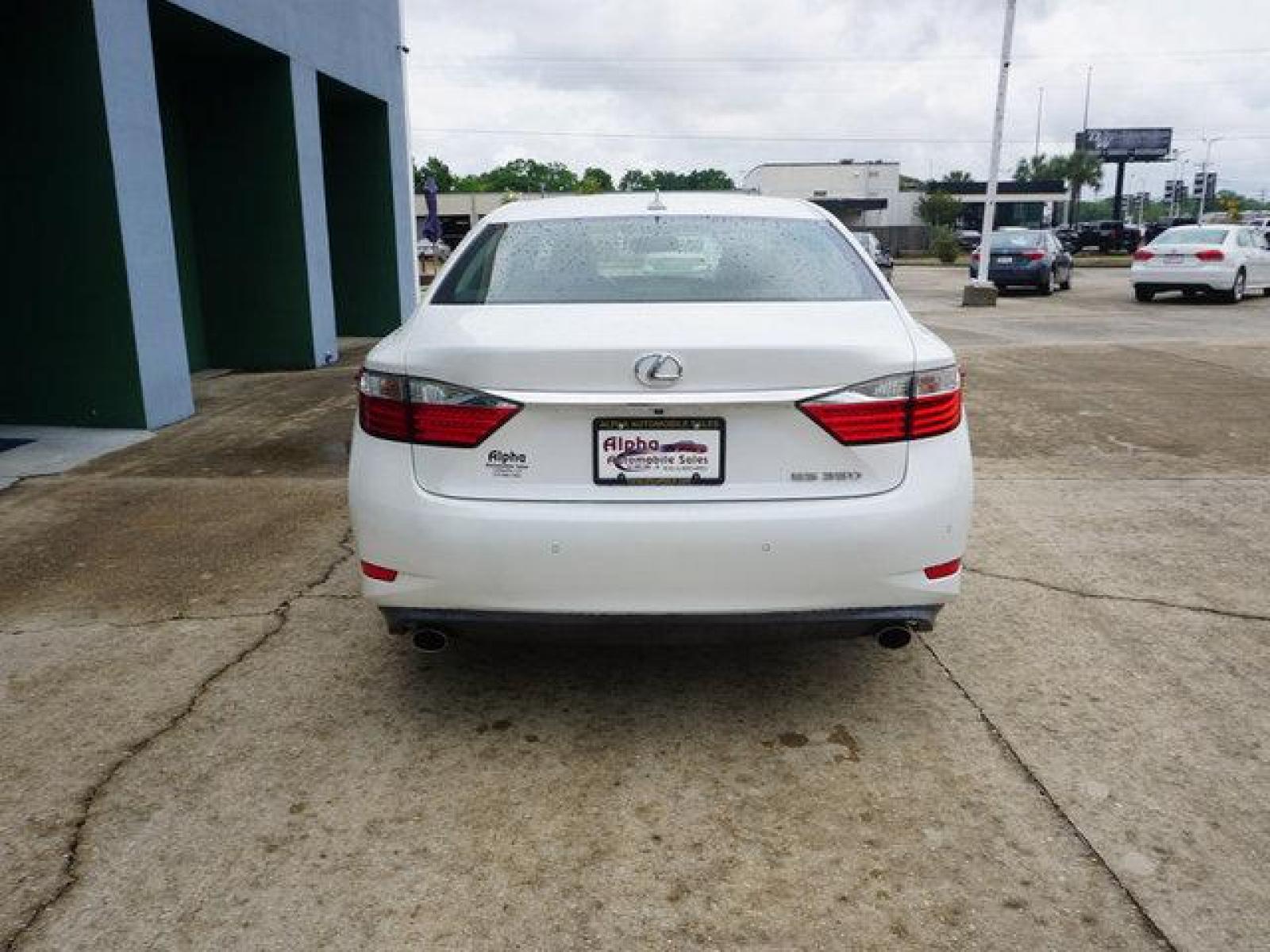 2013 White Lexus ES350 (JTHBK1GG9D2) with an 3.5L V6 engine, Automatic transmission, located at 6904 Johnston St., Lafayette, LA, 70503, (337) 988-1960, 30.143589, -92.100601 - Prices are subject to change as improvements done by the service dept. Prices are for Cash sales only, Plus TTL. This Vehicle is Serviced well and Warranties Available too. Easy Financing. Drives Great and everything works. Price subject to change as improvements done by the service dept. Easy CR - Photo #10