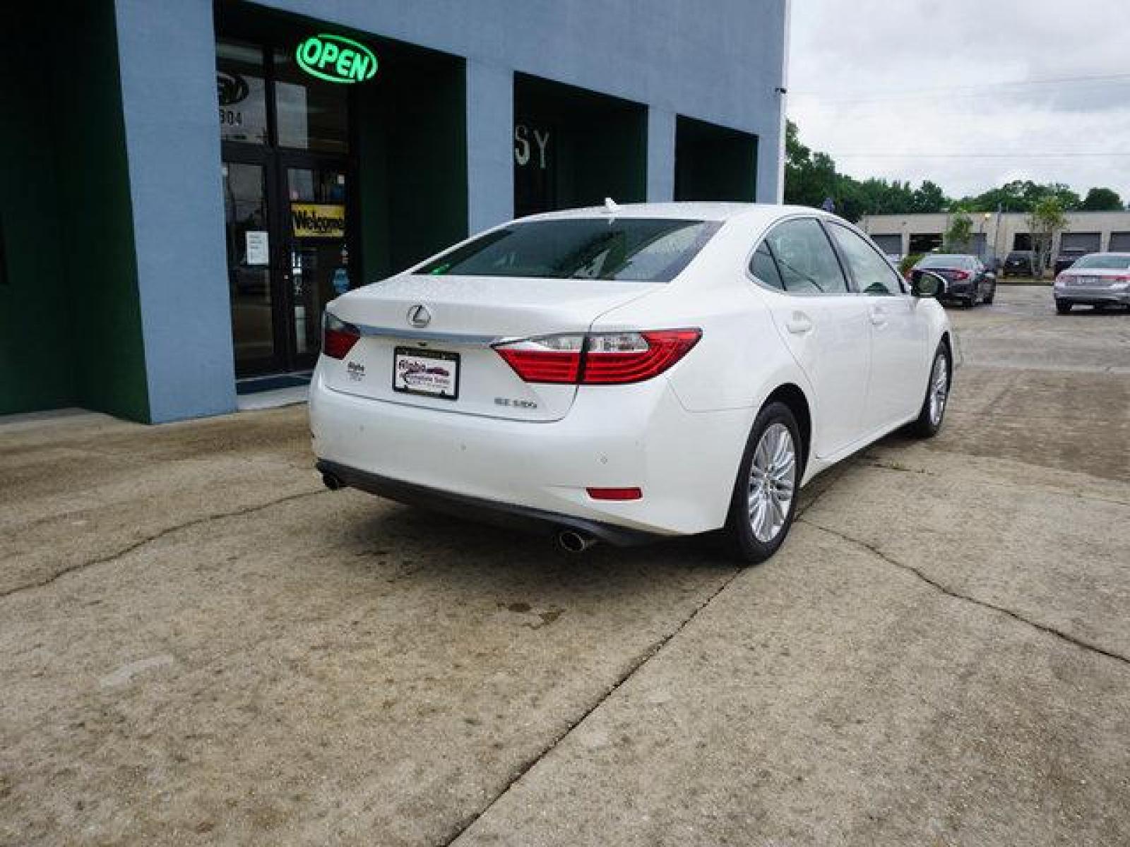 2013 White Lexus ES350 (JTHBK1GG9D2) with an 3.5L V6 engine, Automatic transmission, located at 6904 Johnston St., Lafayette, LA, 70503, (337) 988-1960, 30.143589, -92.100601 - Prices are subject to change as improvements done by the service dept. Prices are for Cash sales only, Plus TTL. This Vehicle is Serviced well and Warranties Available too. Easy Financing. Drives Great and everything works. Price subject to change as improvements done by the service dept. Easy CR - Photo #12