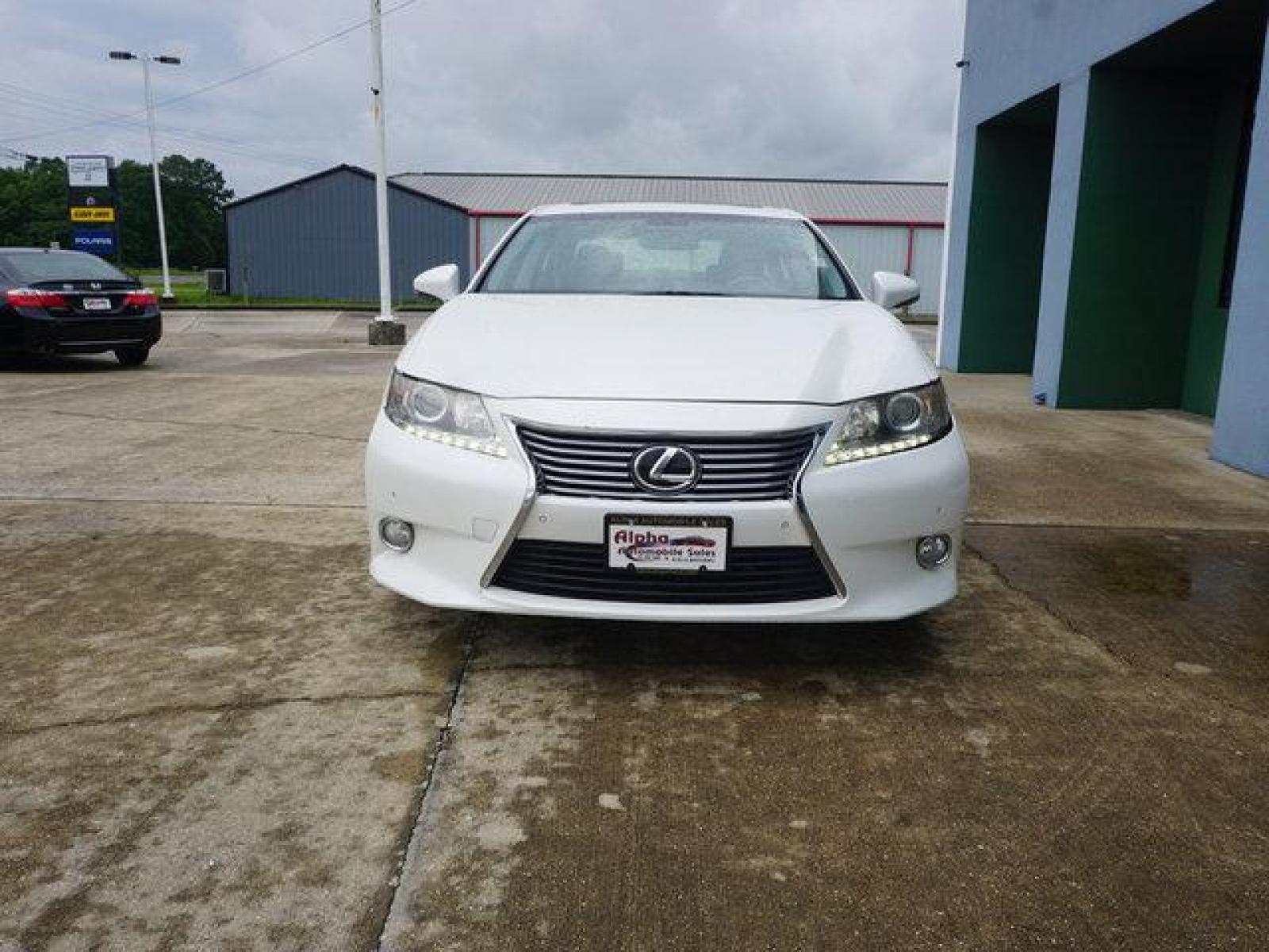2013 White Lexus ES350 (JTHBK1GG9D2) with an 3.5L V6 engine, Automatic transmission, located at 6904 Johnston St., Lafayette, LA, 70503, (337) 988-1960, 30.143589, -92.100601 - Prices are subject to change as improvements done by the service dept. Prices are for Cash sales only, Plus TTL. This Vehicle is Serviced well and Warranties Available too. Easy Financing. Drives Great and everything works. Price subject to change as improvements done by the service dept. Easy CR - Photo #3