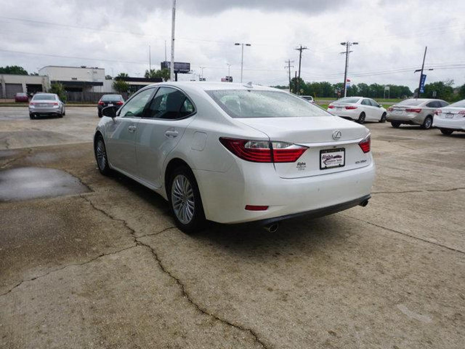 2013 White Lexus ES350 (JTHBK1GG9D2) with an 3.5L V6 engine, Automatic transmission, located at 6904 Johnston St., Lafayette, LA, 70503, (337) 988-1960, 30.143589, -92.100601 - Prices are subject to change as improvements done by the service dept. Prices are for Cash sales only, Plus TTL. This Vehicle is Serviced well and Warranties Available too. Easy Financing. Drives Great and everything works. Price subject to change as improvements done by the service dept. Easy CR - Photo #8
