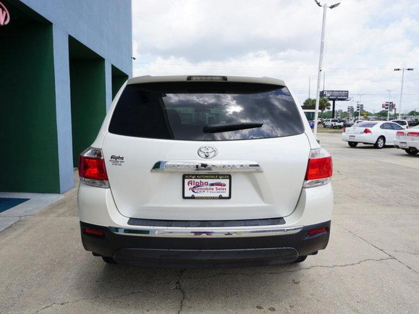 2013 White Toyota Highlander (5TDZA3EH9DS) with an 2.7L 4 Cyl engine, Automatic transmission, located at 6904 Johnston St., Lafayette, LA, 70503, (337) 988-1960, 30.143589, -92.100601 - Nice SUV well kept. Low miles. Prices are subject to change as improvements done by the service dept. Prices are for Cash sales only, Plus TTL. This Vehicle is Serviced well and Warranties Available too. Easy Financing. Drives Great and everything works. Price subject to change as improvements d - Photo#10