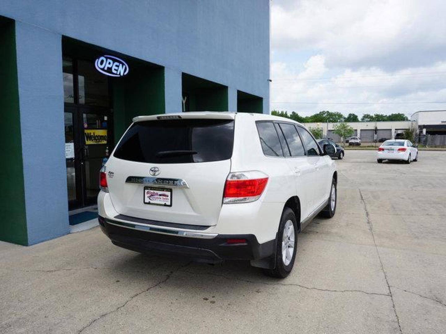 2013 White Toyota Highlander (5TDZA3EH9DS) with an 2.7L 4 Cyl engine, Automatic transmission, located at 6904 Johnston St., Lafayette, LA, 70503, (337) 988-1960, 30.143589, -92.100601 - Nice SUV well kept. Low miles. Prices are subject to change as improvements done by the service dept. Prices are for Cash sales only, Plus TTL. This Vehicle is Serviced well and Warranties Available too. Easy Financing. Drives Great and everything works. Price subject to change as improvements d - Photo#12