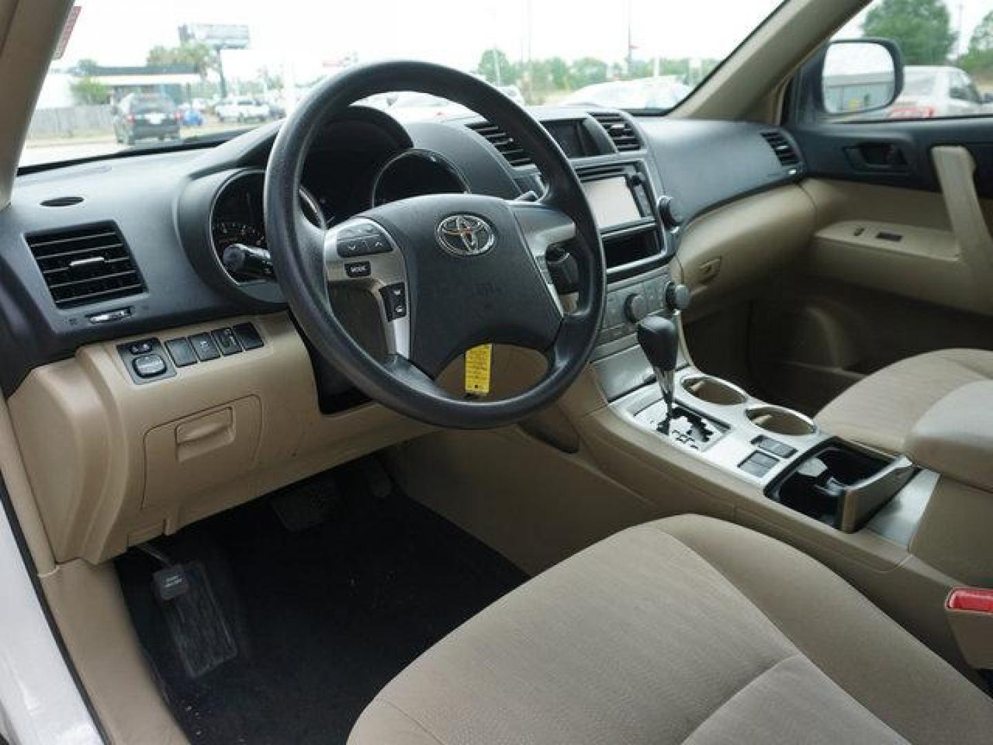 2013 White Toyota Highlander (5TDZA3EH9DS) with an 2.7L 4 Cyl engine, Automatic transmission, located at 6904 Johnston St., Lafayette, LA, 70503, (337) 988-1960, 30.143589, -92.100601 - Nice SUV well kept. Low miles. Prices are subject to change as improvements done by the service dept. Prices are for Cash sales only, Plus TTL. This Vehicle is Serviced well and Warranties Available too. Easy Financing. Drives Great and everything works. Price subject to change as improvements d - Photo#24