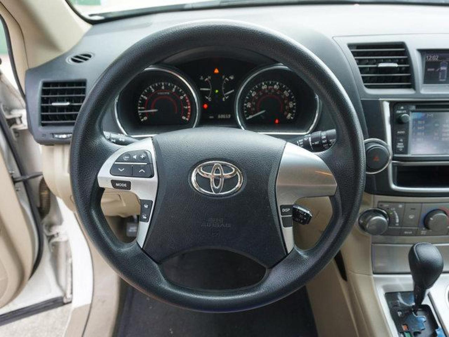 2013 White Toyota Highlander (5TDZA3EH9DS) with an 2.7L 4 Cyl engine, Automatic transmission, located at 6904 Johnston St., Lafayette, LA, 70503, (337) 988-1960, 30.143589, -92.100601 - Nice SUV well kept. Low miles. Prices are subject to change as improvements done by the service dept. Prices are for Cash sales only, Plus TTL. This Vehicle is Serviced well and Warranties Available too. Easy Financing. Drives Great and everything works. Price subject to change as improvements d - Photo#28