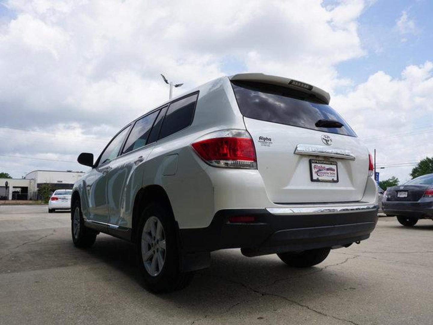 2013 White Toyota Highlander (5TDZA3EH9DS) with an 2.7L 4 Cyl engine, Automatic transmission, located at 6904 Johnston St., Lafayette, LA, 70503, (337) 988-1960, 30.143589, -92.100601 - Nice SUV well kept. Low miles. Prices are subject to change as improvements done by the service dept. Prices are for Cash sales only, Plus TTL. This Vehicle is Serviced well and Warranties Available too. Easy Financing. Drives Great and everything works. Price subject to change as improvements d - Photo#8