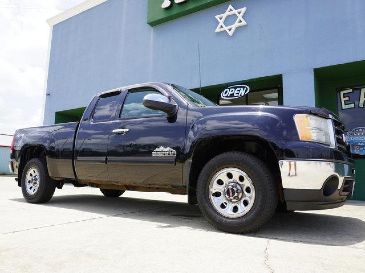 2013 Black GMC Sierra 1500 (1GTR2UEA0DZ) with an 4.8L V8 engine, 4 Spd Automatic transmission, located at 6904 Johnston St., Lafayette, LA, 70503, (337) 988-1960, 30.143589, -92.100601 - Prices are subject to change as improvements done by the service dept. Prices are for Cash sales only, Plus TTL. This Vehicle is Serviced well and Warranties Available too. Easy Financing. Drives Great and everything works. Price subject to change as improvements done by the service dept. Easy CR - Photo#1