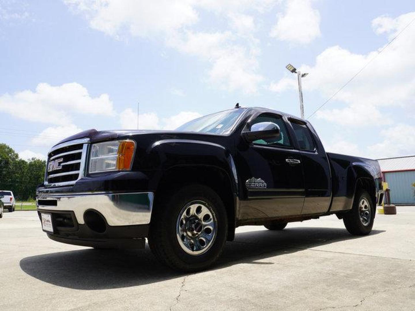 2013 Black GMC Sierra 1500 (1GTR2UEA0DZ) with an 4.8L V8 engine, 4 Spd Automatic transmission, located at 6904 Johnston St., Lafayette, LA, 70503, (337) 988-1960, 30.143589, -92.100601 - Prices are subject to change as improvements done by the service dept. Prices are for Cash sales only, Plus TTL. This Vehicle is Serviced well and Warranties Available too. Easy Financing. Drives Great and everything works. Price subject to change as improvements done by the service dept. Easy CR - Photo#5