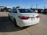 2015 Super White /Almond Toyota Camry 4dr Sdn I4 Auto XLE (Natl) (4T1BF1FK3FU) with an 2.5L 4Cyl engine, Automatic transmission, located at 6904 Johnston St., Lafayette, LA, 70503, (337) 988-1960, 30.143589, -92.100601 - Photo#9