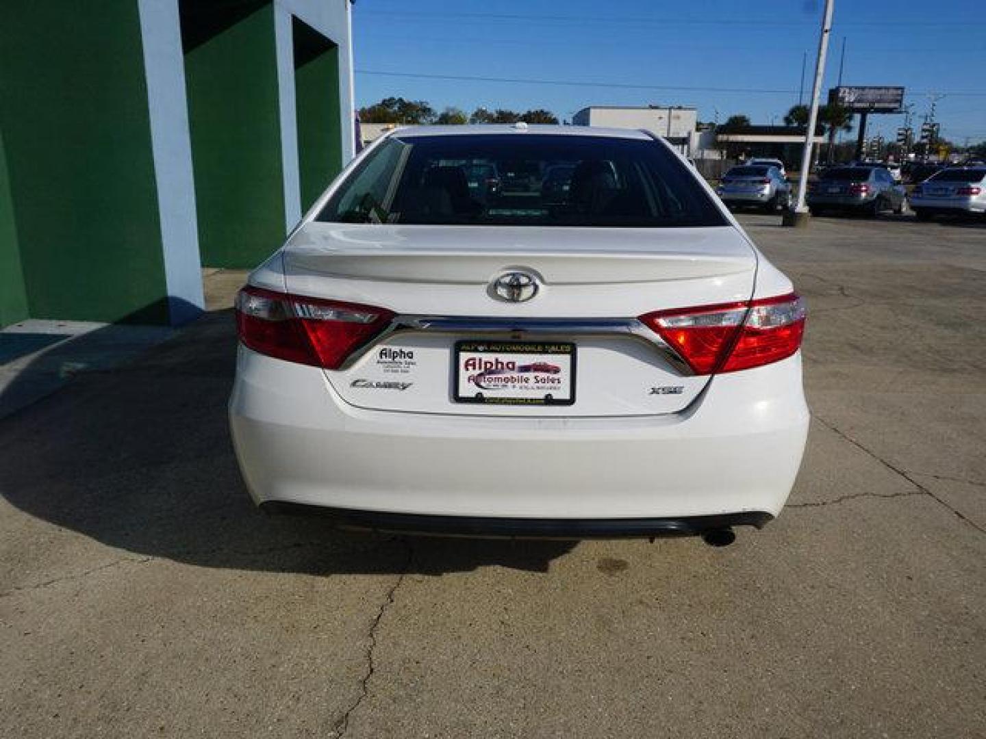 2015 White Toyota Camry (4T1BF1FK3FU) with an 2.5L 4Cyl engine, Automatic transmission, located at 6904 Johnston St., Lafayette, LA, 70503, (337) 988-1960, 30.143589, -92.100601 - Prices are subject to change as improvements done by the service dept. Prices are for Cash sales only, Plus TTL. This Vehicle is Serviced well and Warranties Available too. Easy Financing. Drives Great and everything works. Price subject to change as improvements done by the service dept. Easy CR - Photo#11