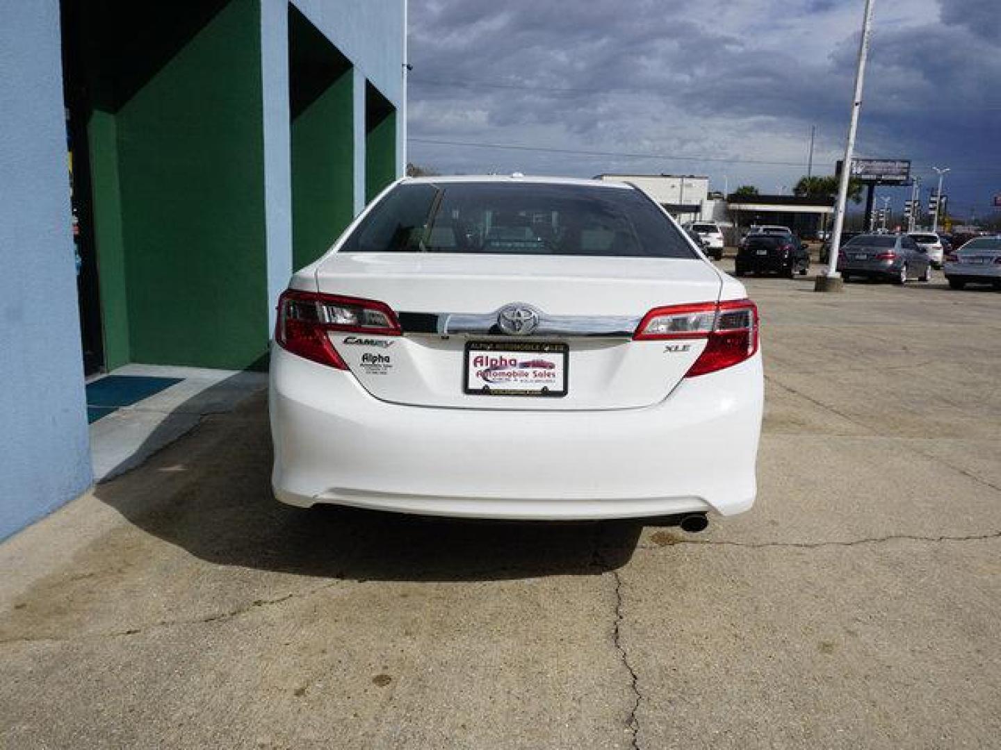 2014 White Toyota Camry (4T4BF1FK0ER) with an 2.5L 4Cyl engine, Automatic transmission, located at 6904 Johnston St., Lafayette, LA, 70503, (337) 988-1960, 30.143589, -92.100601 - Prices are subject to change as improvements done by the service dept. Prices are for Cash sales only, Plus TTL. This Vehicle is Serviced well and Warranties Available too. Easy Financing. Drives Great and everything works. Price subject to change as improvements done by the service dept. Easy CR - Photo#11