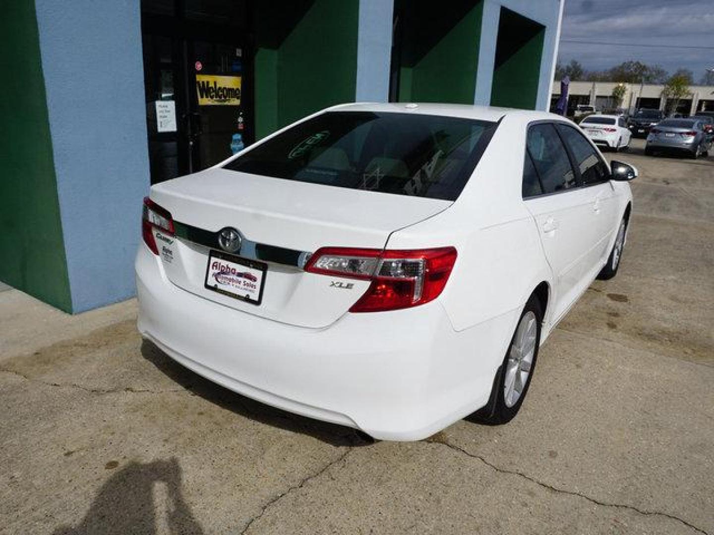 2014 White Toyota Camry (4T4BF1FK0ER) with an 2.5L 4Cyl engine, Automatic transmission, located at 6904 Johnston St., Lafayette, LA, 70503, (337) 988-1960, 30.143589, -92.100601 - Prices are subject to change as improvements done by the service dept. Prices are for Cash sales only, Plus TTL. This Vehicle is Serviced well and Warranties Available too. Easy Financing. Drives Great and everything works. Price subject to change as improvements done by the service dept. Easy CR - Photo#12