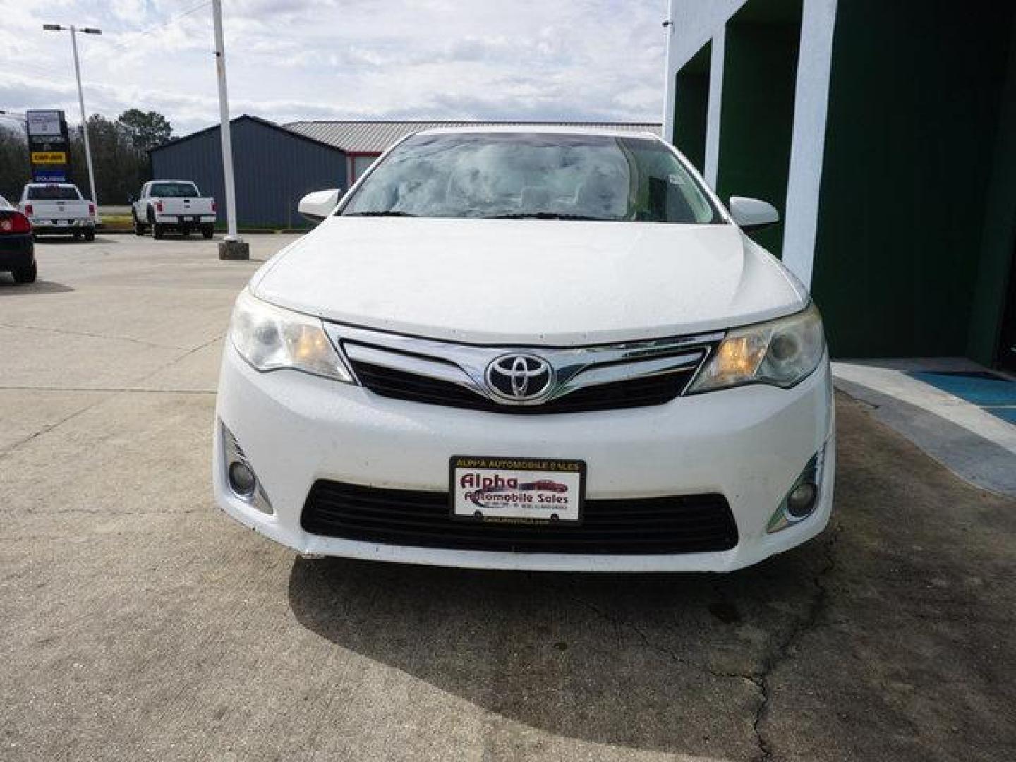 2014 White Toyota Camry (4T4BF1FK0ER) with an 2.5L 4Cyl engine, Automatic transmission, located at 6904 Johnston St., Lafayette, LA, 70503, (337) 988-1960, 30.143589, -92.100601 - Prices are subject to change as improvements done by the service dept. Prices are for Cash sales only, Plus TTL. This Vehicle is Serviced well and Warranties Available too. Easy Financing. Drives Great and everything works. Price subject to change as improvements done by the service dept. Easy CR - Photo#4