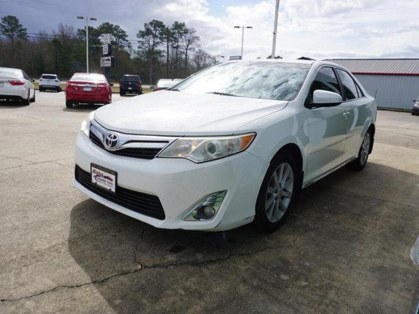 2014 White Toyota Camry (4T4BF1FK0ER) with an 2.5L 4Cyl engine, Automatic transmission, located at 6904 Johnston St., Lafayette, LA, 70503, (337) 988-1960, 30.143589, -92.100601 - Prices are subject to change as improvements done by the service dept. Prices are for Cash sales only, Plus TTL. This Vehicle is Serviced well and Warranties Available too. Easy Financing. Drives Great and everything works. Price subject to change as improvements done by the service dept. Easy CR - Photo#6