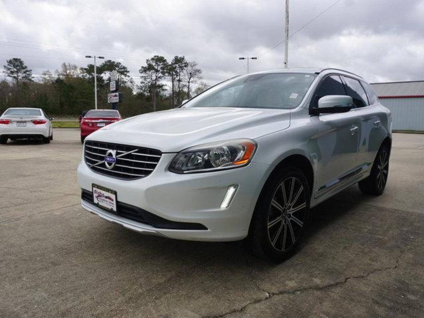 2014 White Volvo XC60 (YV4902DZ8E2) with an 3.0L 6 Cyl engine, Automatic transmission, located at 6904 Johnston St., Lafayette, LA, 70503, (337) 988-1960, 30.143589, -92.100601 - Prices are subject to change as improvements done by the service dept. Prices are for Cash sales only, Plus TTL. This Vehicle is Serviced well and Warranties Available too. Easy Financing. Drives Great and everything works. Price subject to change as improvements done by the service dept. Easy CR - Photo#5