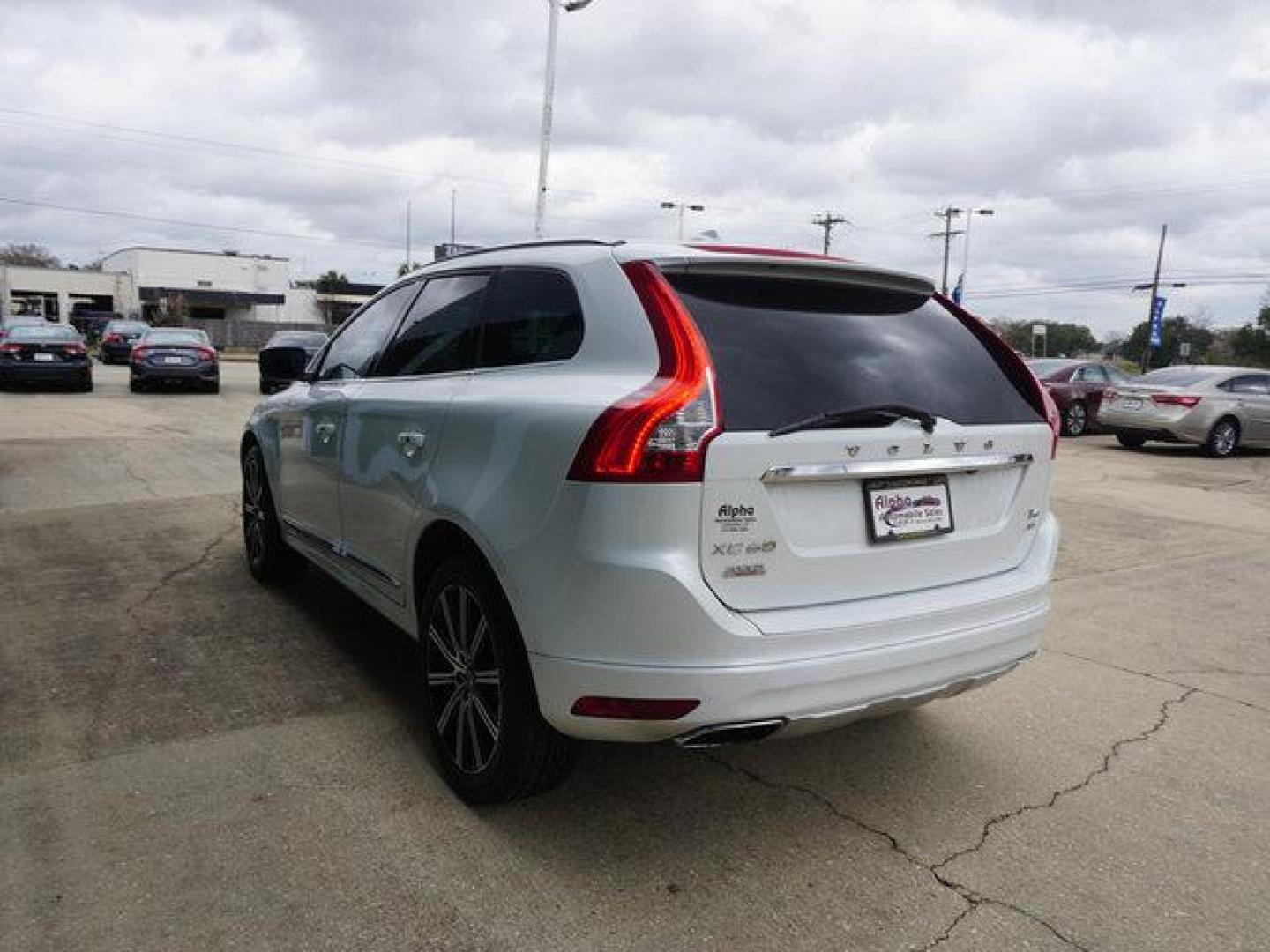 2014 White Volvo XC60 (YV4902DZ8E2) with an 3.0L 6 Cyl engine, Automatic transmission, located at 6904 Johnston St., Lafayette, LA, 70503, (337) 988-1960, 30.143589, -92.100601 - Prices are subject to change as improvements done by the service dept. Prices are for Cash sales only, Plus TTL. This Vehicle is Serviced well and Warranties Available too. Easy Financing. Drives Great and everything works. Price subject to change as improvements done by the service dept. Easy CR - Photo#8