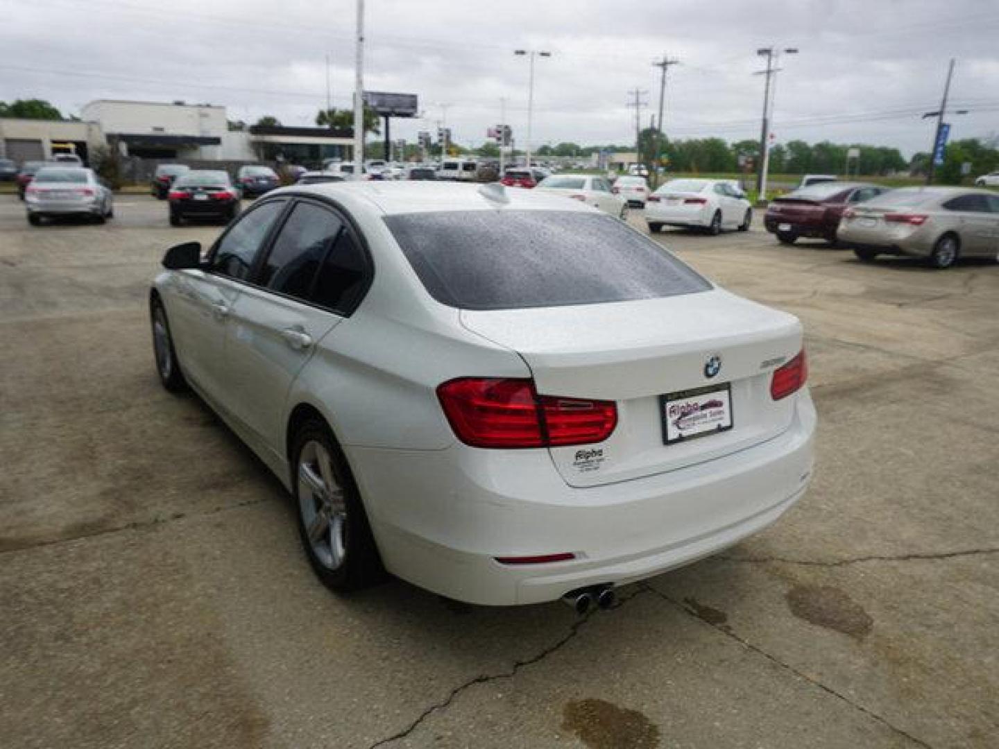 2014 White BMW 3 Series (WBA3C1C57EK) with an 2.0L 4Cyl Turbo engine, 8 Spd Automatic transmission, located at 6904 Johnston St., Lafayette, LA, 70503, (337) 988-1960, 30.143589, -92.100601 - Prices are subject to change as improvements done by the service dept. Prices are for Cash sales only, Plus TTL. This Vehicle is Serviced well and Warranties Available too. Easy Financing. Drives Great and everything works. Price subject to change as improvements done by the service dept. Easy CR - Photo#7