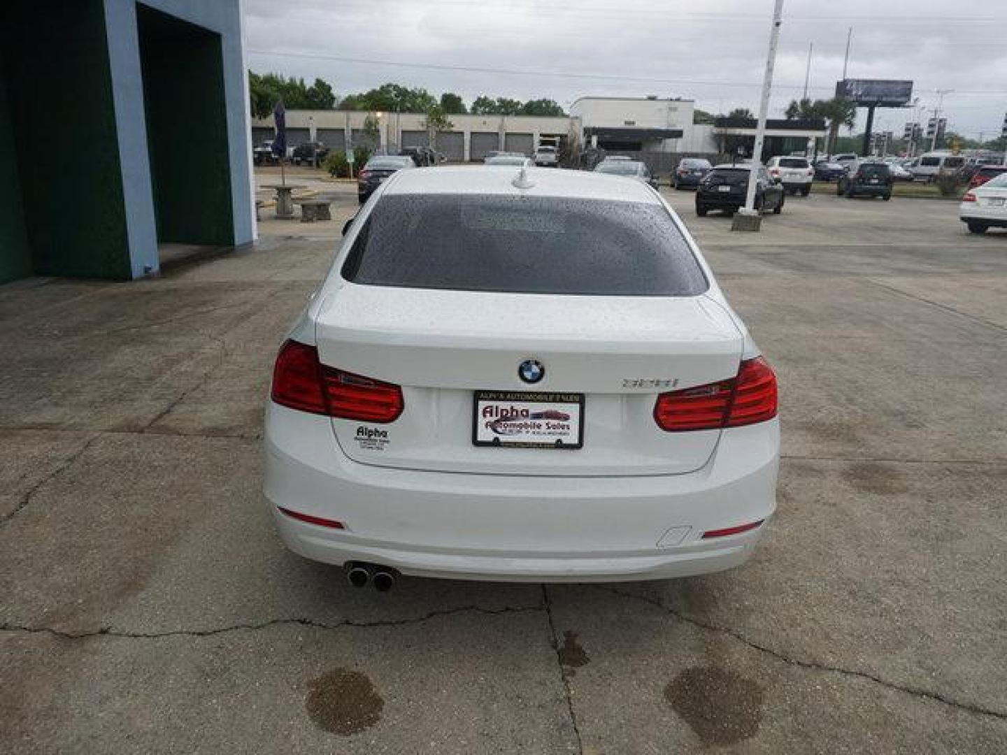 2014 White BMW 3 Series (WBA3C1C57EK) with an 2.0L 4Cyl Turbo engine, 8 Spd Automatic transmission, located at 6904 Johnston St., Lafayette, LA, 70503, (337) 988-1960, 30.143589, -92.100601 - Prices are subject to change as improvements done by the service dept. Prices are for Cash sales only, Plus TTL. This Vehicle is Serviced well and Warranties Available too. Easy Financing. Drives Great and everything works. Price subject to change as improvements done by the service dept. Easy CR - Photo#9