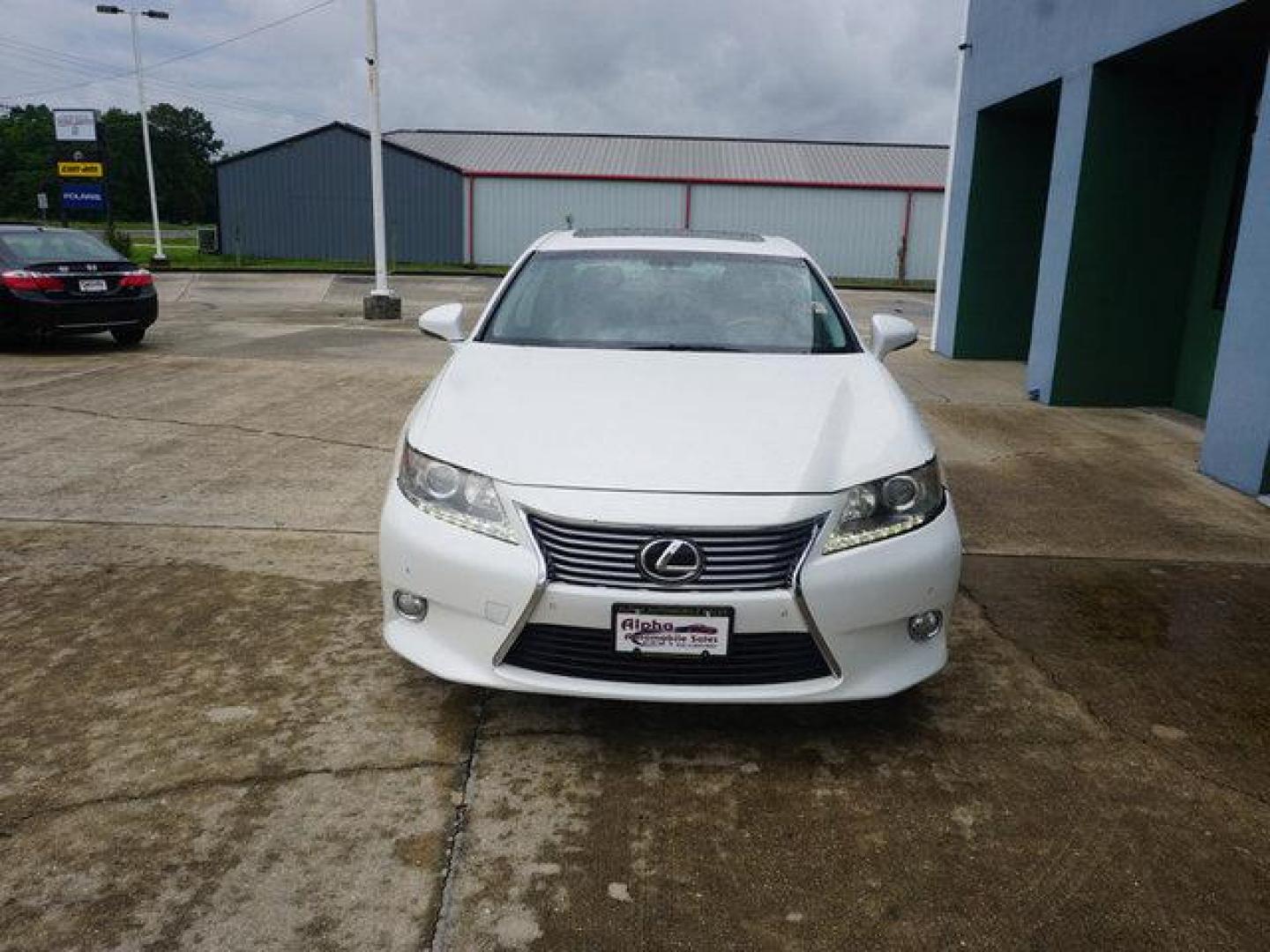 2013 White Lexus ES350 (JTHBK1GG9D2) with an 3.5L V6 engine, Automatic transmission, located at 6904 Johnston St., Lafayette, LA, 70503, (337) 988-1960, 30.143589, -92.100601 - Prices are subject to change as improvements done by the service dept. Prices are for Cash sales only, Plus TTL. This Vehicle is Serviced well and Warranties Available too. Easy Financing. Drives Great and everything works. Price subject to change as improvements done by the service dept. Easy CR - Photo#2