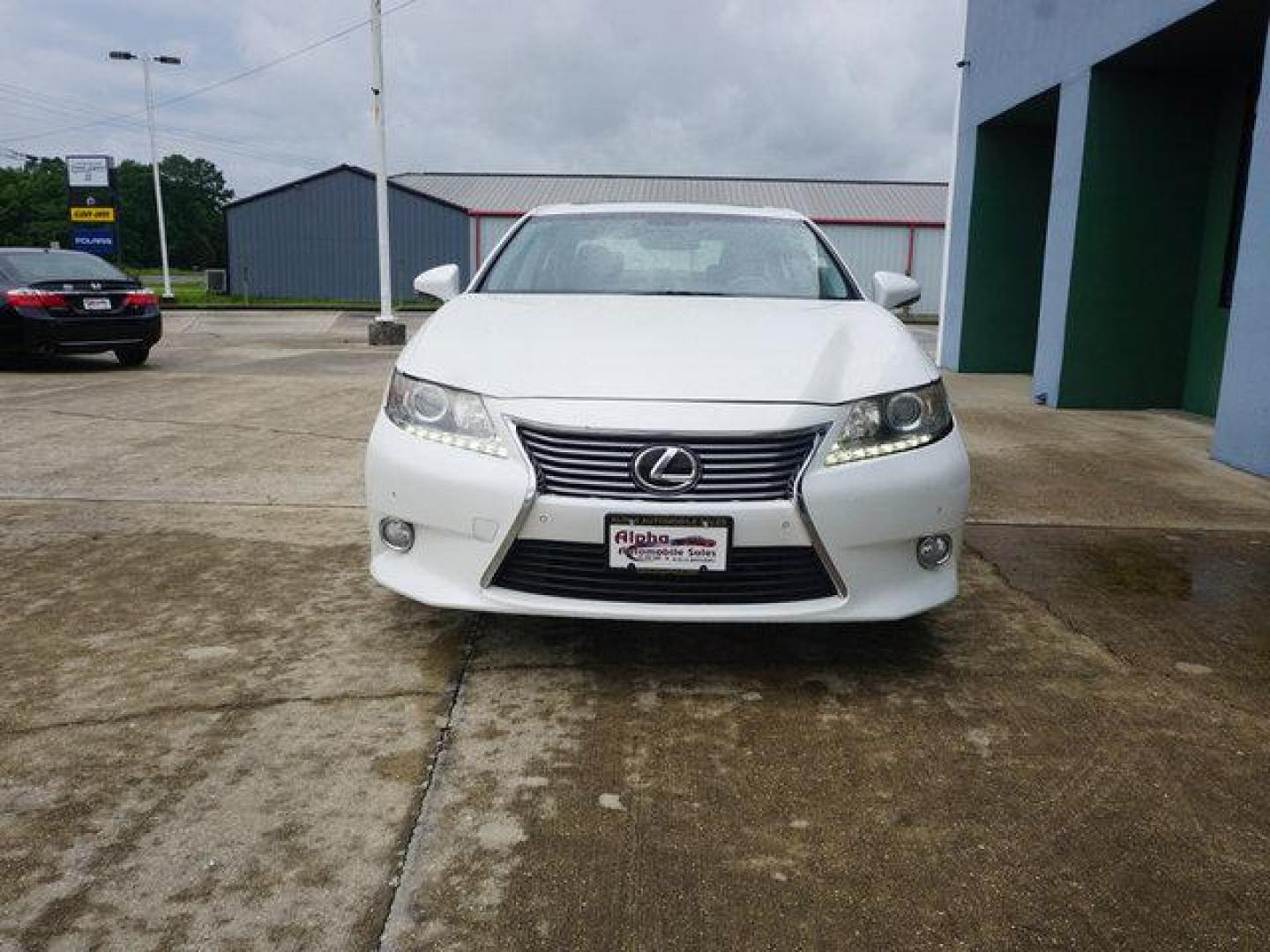 2013 White Lexus ES350 (JTHBK1GG9D2) with an 3.5L V6 engine, Automatic transmission, located at 6904 Johnston St., Lafayette, LA, 70503, (337) 988-1960, 30.143589, -92.100601 - Prices are subject to change as improvements done by the service dept. Prices are for Cash sales only, Plus TTL. This Vehicle is Serviced well and Warranties Available too. Easy Financing. Drives Great and everything works. Price subject to change as improvements done by the service dept. Easy CR - Photo#3