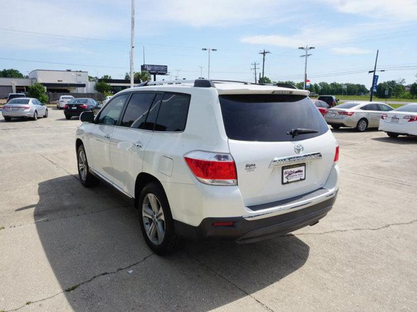 2012 White Toyota Highlander (5TDYK3EH8CS) with an 3.5L V6 engine, Automatic transmission, located at 6904 Johnston St., Lafayette, LA, 70503, (337) 988-1960, 30.143589, -92.100601 - Nice ride with a third 3rd row seating Prices are subject to change as improvements done by the service dept. Prices are for Cash sales only, Plus TTL. This Vehicle is Serviced well and Warranties Available too. Easy Financing. Drives Great and everything works. Price subject to change as improv - Photo#7