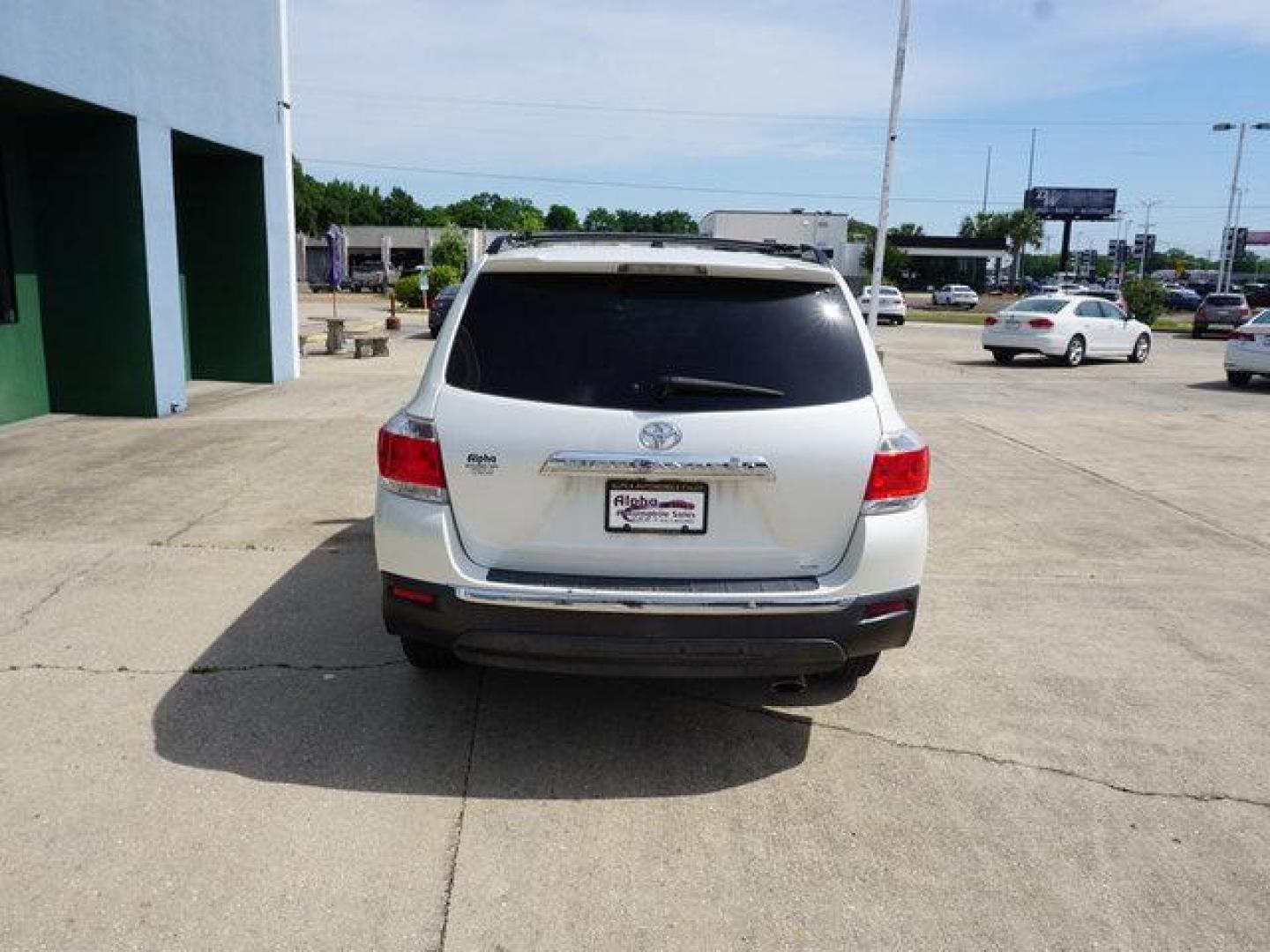 2012 White Toyota Highlander (5TDYK3EH8CS) with an 3.5L V6 engine, Automatic transmission, located at 6904 Johnston St., Lafayette, LA, 70503, (337) 988-1960, 30.143589, -92.100601 - Nice ride with a third 3rd row seating Prices are subject to change as improvements done by the service dept. Prices are for Cash sales only, Plus TTL. This Vehicle is Serviced well and Warranties Available too. Easy Financing. Drives Great and everything works. Price subject to change as improv - Photo#9