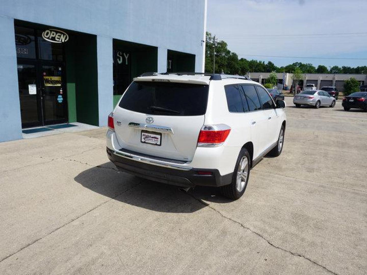 2012 White Toyota Highlander (5TDYK3EH8CS) with an 3.5L V6 engine, Automatic transmission, located at 6904 Johnston St., Lafayette, LA, 70503, (337) 988-1960, 30.143589, -92.100601 - Nice ride with a third 3rd row seating Prices are subject to change as improvements done by the service dept. Prices are for Cash sales only, Plus TTL. This Vehicle is Serviced well and Warranties Available too. Easy Financing. Drives Great and everything works. Price subject to change as improv - Photo#11