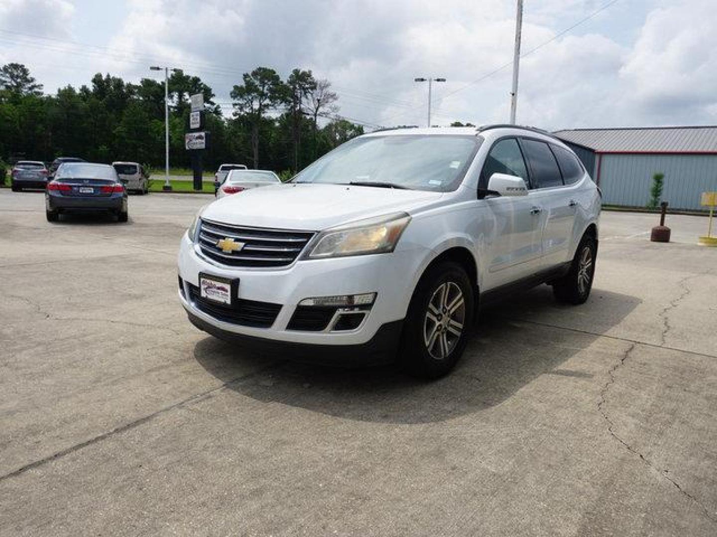 2016 Summit White /Dark Titanium/Light Titanium Chevrolet Traverse FWD 4dr LT w/1LT (1GNKRGKD1GJ) with an 3.6L V6 engine, Automatic transmission, located at 6904 Johnston St., Lafayette, LA, 70503, (337) 988-1960, 30.143589, -92.100601 - Photo#5