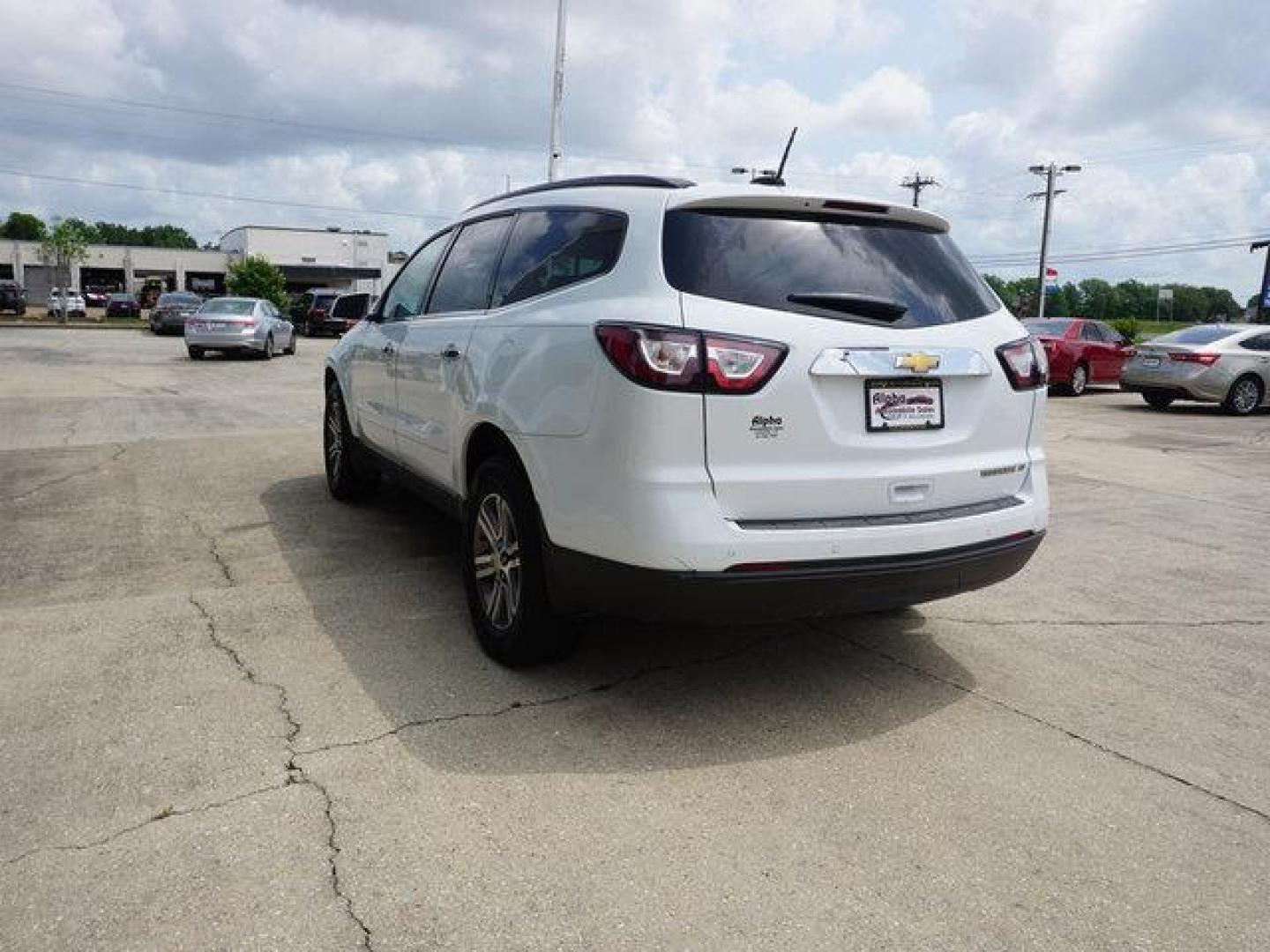 2016 Summit White /Dark Titanium/Light Titanium Chevrolet Traverse FWD 4dr LT w/1LT (1GNKRGKD1GJ) with an 3.6L V6 engine, Automatic transmission, located at 6904 Johnston St., Lafayette, LA, 70503, (337) 988-1960, 30.143589, -92.100601 - Photo#8