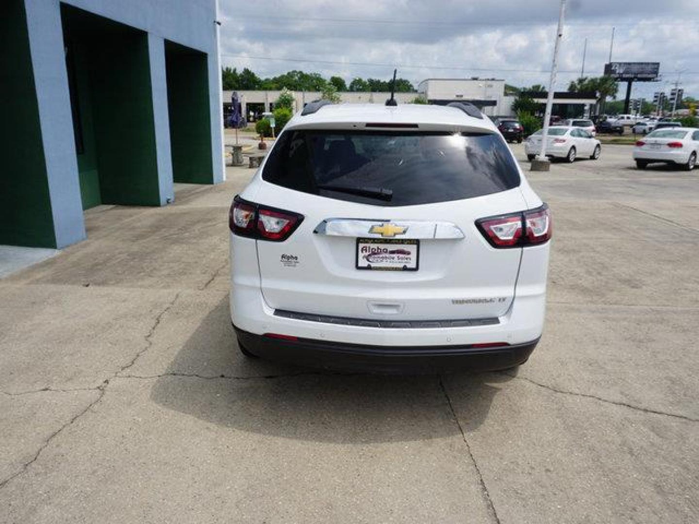 2016 Summit White /Dark Titanium/Light Titanium Chevrolet Traverse FWD 4dr LT w/1LT (1GNKRGKD1GJ) with an 3.6L V6 engine, Automatic transmission, located at 6904 Johnston St., Lafayette, LA, 70503, (337) 988-1960, 30.143589, -92.100601 - Photo#9