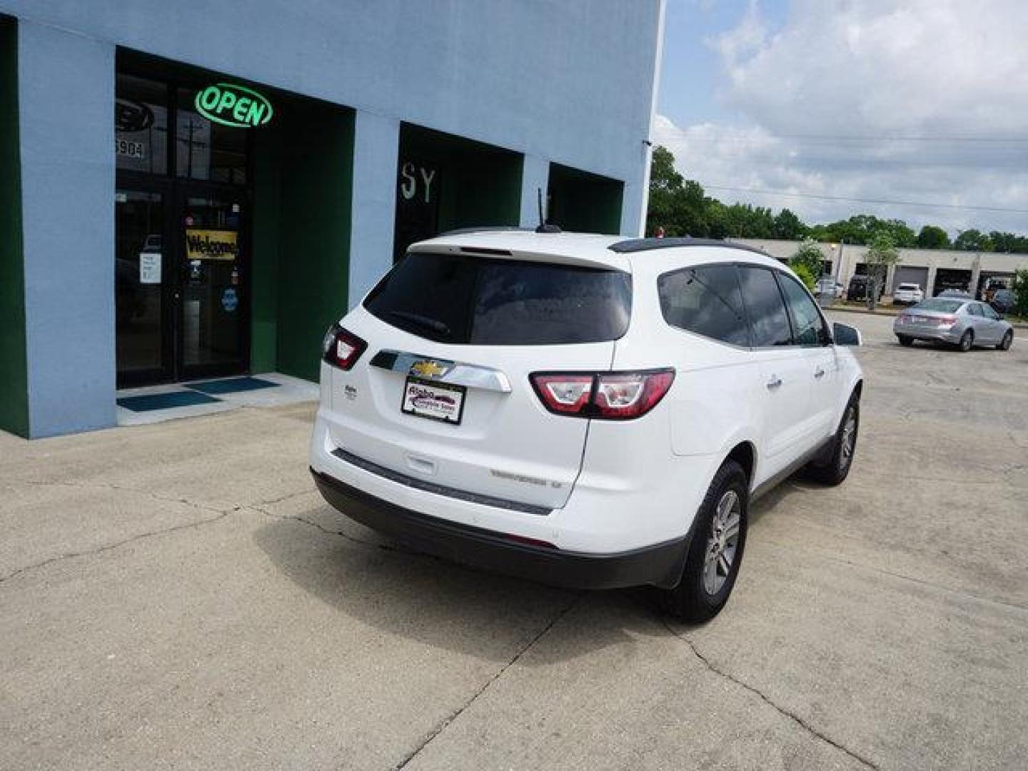 2016 Summit White /Dark Titanium/Light Titanium Chevrolet Traverse FWD 4dr LT w/1LT (1GNKRGKD1GJ) with an 3.6L V6 engine, Automatic transmission, located at 6904 Johnston St., Lafayette, LA, 70503, (337) 988-1960, 30.143589, -92.100601 - Photo#11