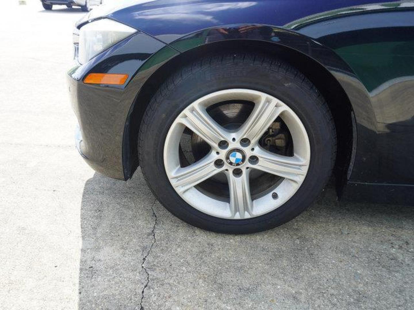 2014 Black /Black/Excl. Stitch BMW 3 Series 4dr Sdn 328i RWD (WBA3A5G52EN) with an 2.0L 4 Cyl engine, 8 Spd Automatic transmission, located at 6904 Johnston St., Lafayette, LA, 70503, (337) 988-1960, 30.143589, -92.100601 - Photo#6