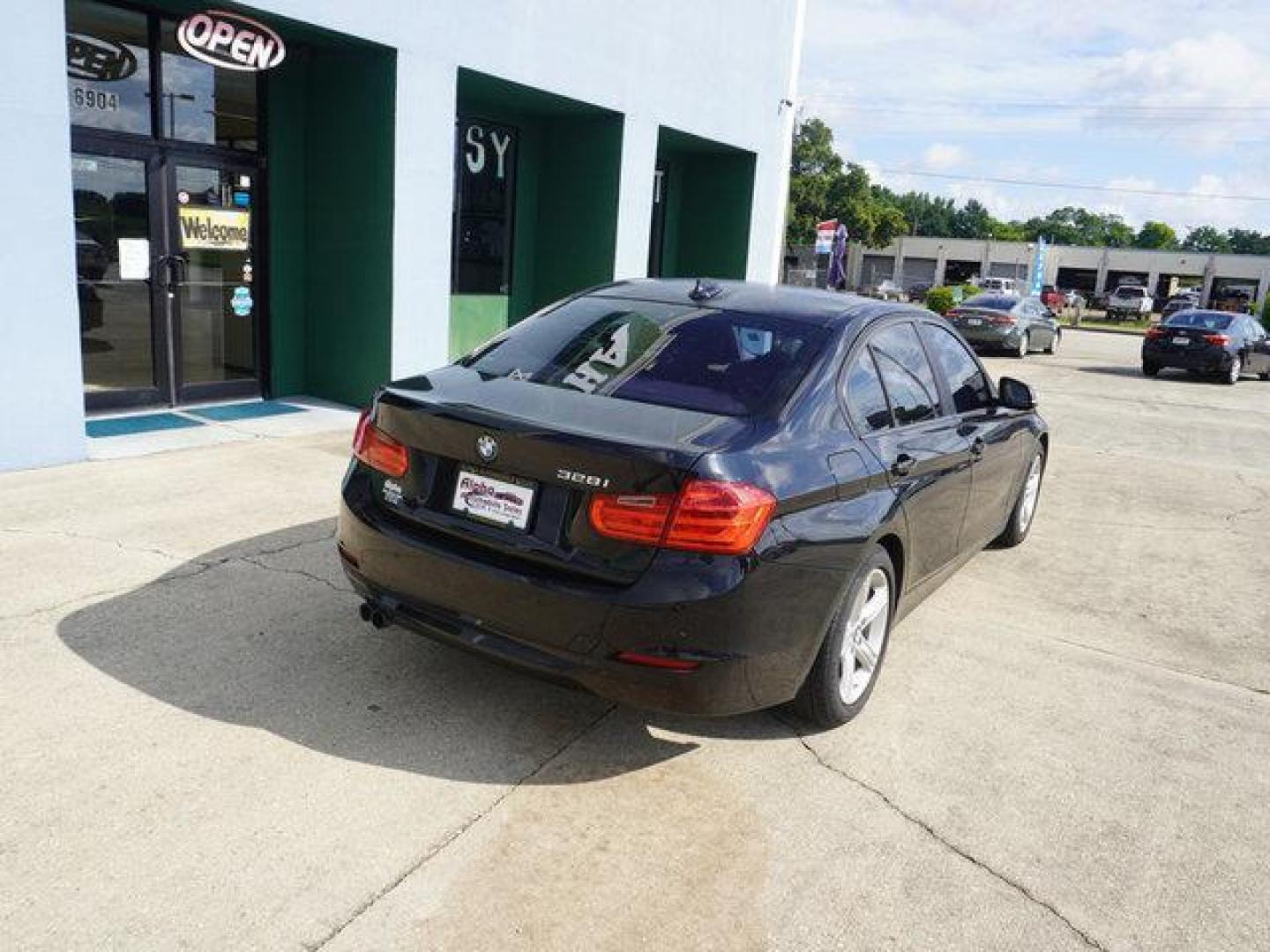 2014 Black /Black/Excl. Stitch BMW 3 Series 4dr Sdn 328i RWD (WBA3A5G52EN) with an 2.0L 4 Cyl engine, 8 Spd Automatic transmission, located at 6904 Johnston St., Lafayette, LA, 70503, (337) 988-1960, 30.143589, -92.100601 - Photo#11