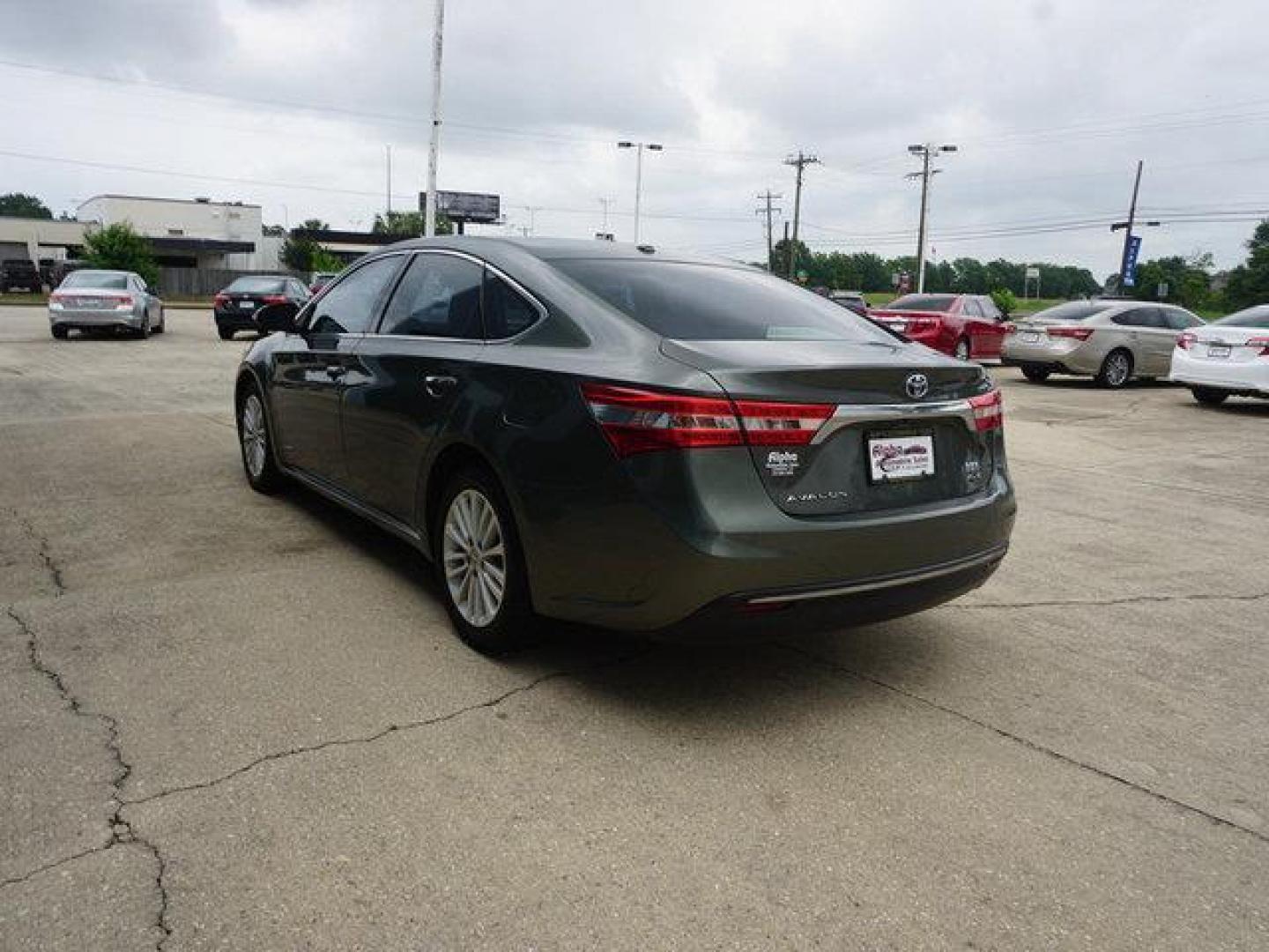 2013 Green /Almond Toyota Avalon 4dr Sdn XLE Premium (Natl) (4T1BD1EB7DU) with an 2.5L 4Cyl engine, Automatic transmission, located at 6904 Johnston St., Lafayette, LA, 70503, (337) 988-1960, 30.143589, -92.100601 - Photo#8