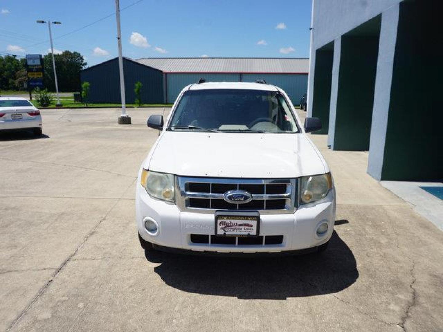 2008 Oxford White /Camel Ford Escape 4WD 4dr I4 Auto XLT (1FMCU93Z98K) with an 2.3L 4Cyl engine, Automatic transmission, located at 6904 Johnston St., Lafayette, LA, 70503, (337) 988-1960, 30.143589, -92.100601 - Photo#2