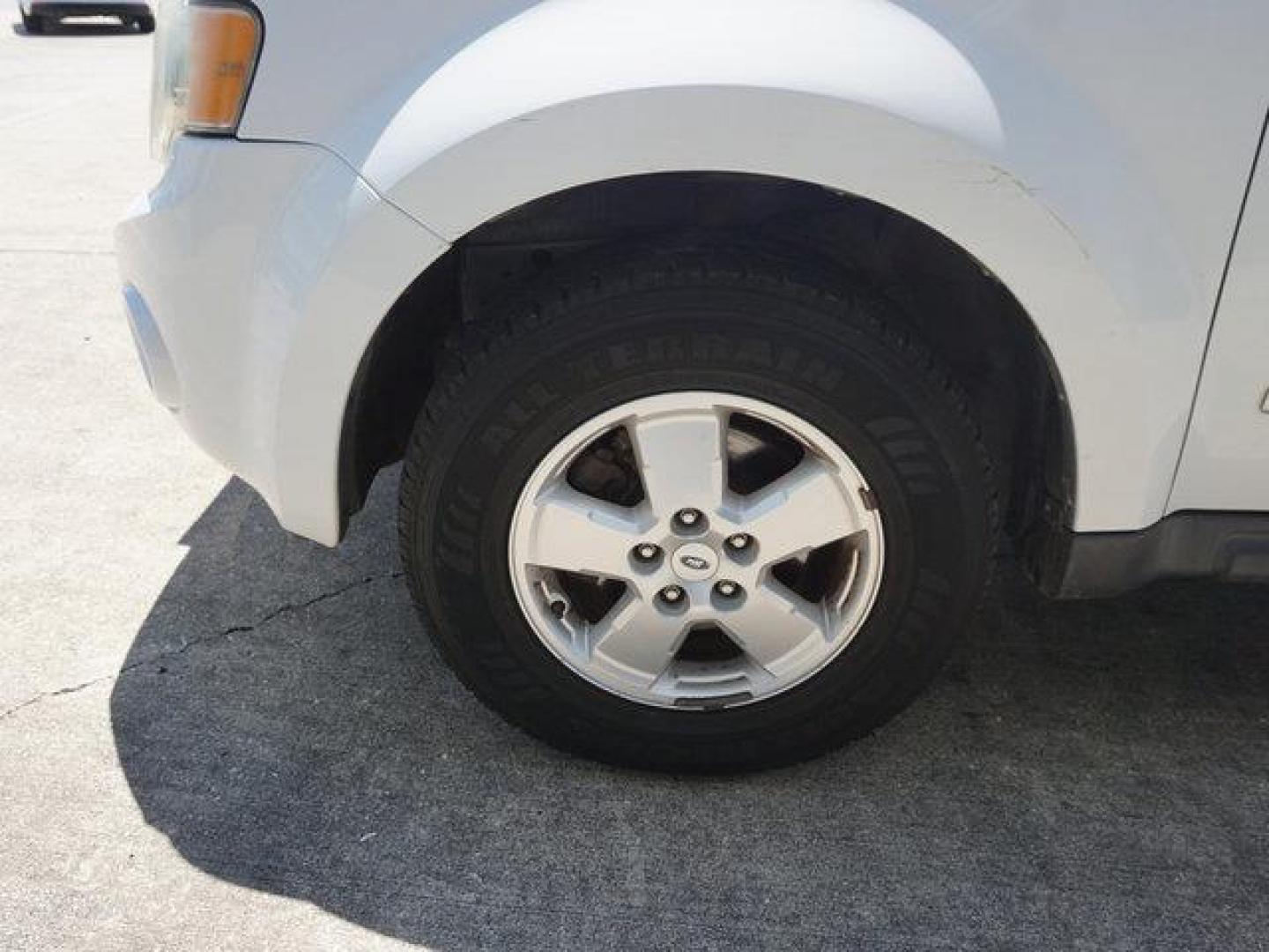 2008 Oxford White /Camel Ford Escape 4WD 4dr I4 Auto XLT (1FMCU93Z98K) with an 2.3L 4Cyl engine, Automatic transmission, located at 6904 Johnston St., Lafayette, LA, 70503, (337) 988-1960, 30.143589, -92.100601 - Photo#6