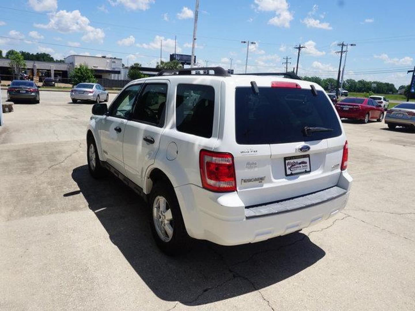 2008 Oxford White /Camel Ford Escape 4WD 4dr I4 Auto XLT (1FMCU93Z98K) with an 2.3L 4Cyl engine, Automatic transmission, located at 6904 Johnston St., Lafayette, LA, 70503, (337) 988-1960, 30.143589, -92.100601 - Photo#7