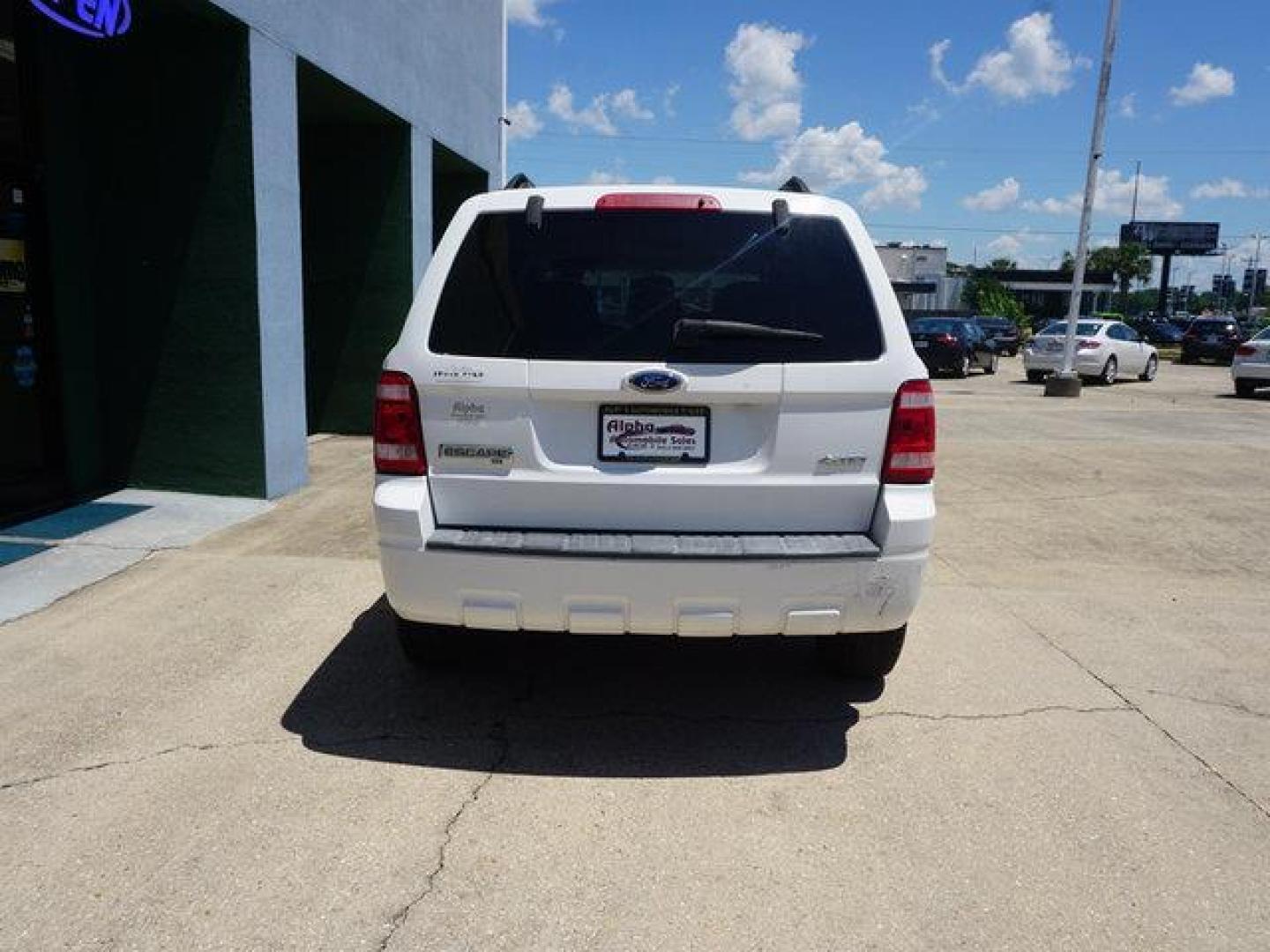 2008 Oxford White /Camel Ford Escape 4WD 4dr I4 Auto XLT (1FMCU93Z98K) with an 2.3L 4Cyl engine, Automatic transmission, located at 6904 Johnston St., Lafayette, LA, 70503, (337) 988-1960, 30.143589, -92.100601 - Photo#10