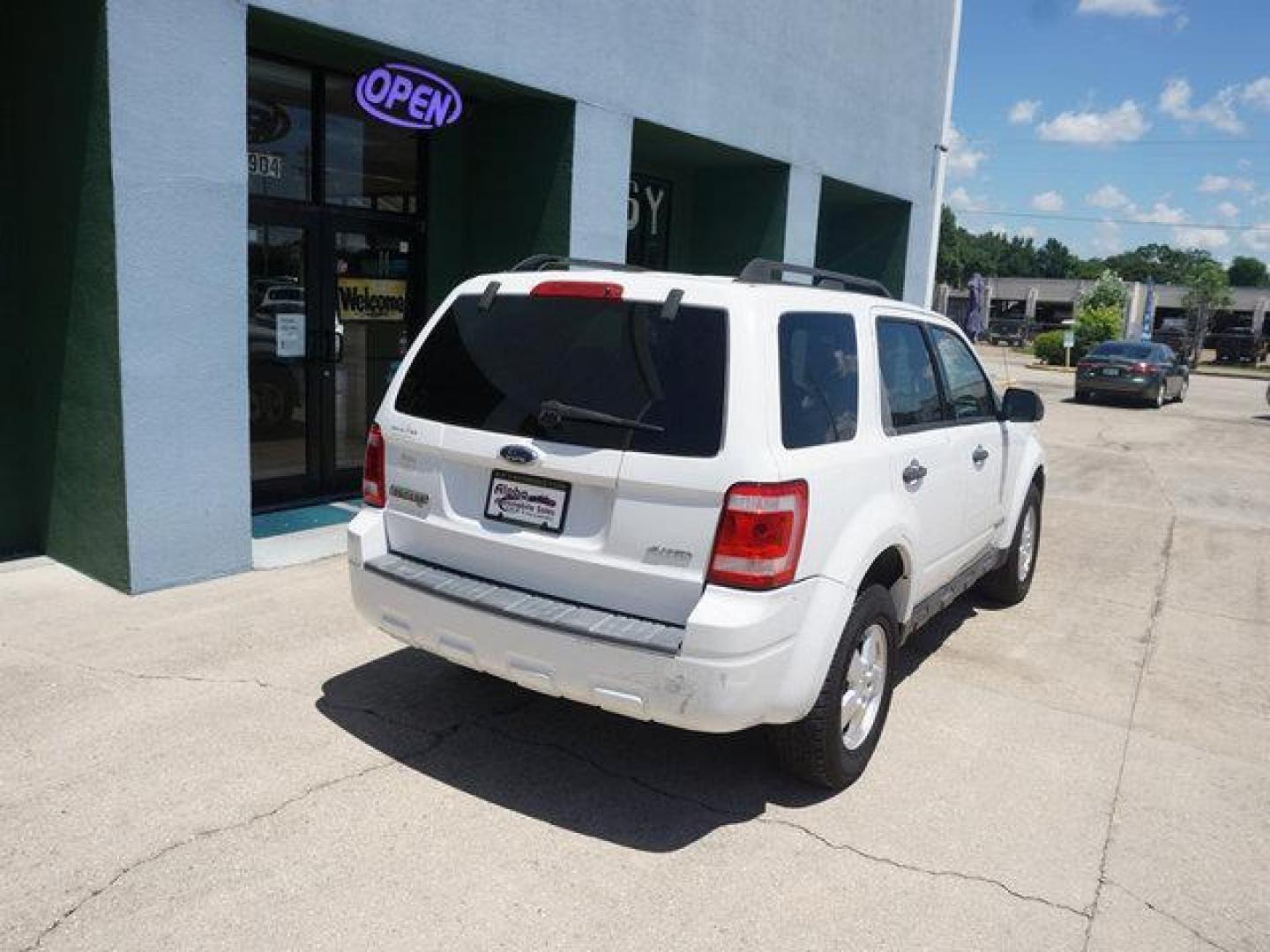 2008 Oxford White /Camel Ford Escape 4WD 4dr I4 Auto XLT (1FMCU93Z98K) with an 2.3L 4Cyl engine, Automatic transmission, located at 6904 Johnston St., Lafayette, LA, 70503, (337) 988-1960, 30.143589, -92.100601 - Photo#11