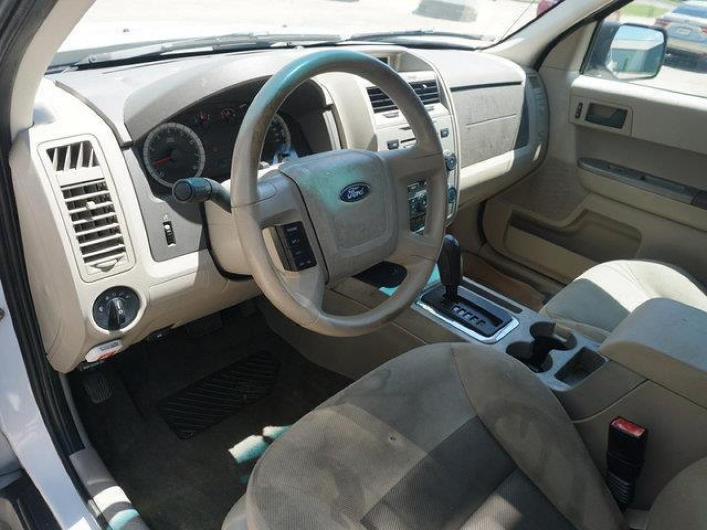 2008 Oxford White /Camel Ford Escape 4WD 4dr I4 Auto XLT (1FMCU93Z98K) with an 2.3L 4Cyl engine, Automatic transmission, located at 6904 Johnston St., Lafayette, LA, 70503, (337) 988-1960, 30.143589, -92.100601 - Photo#23