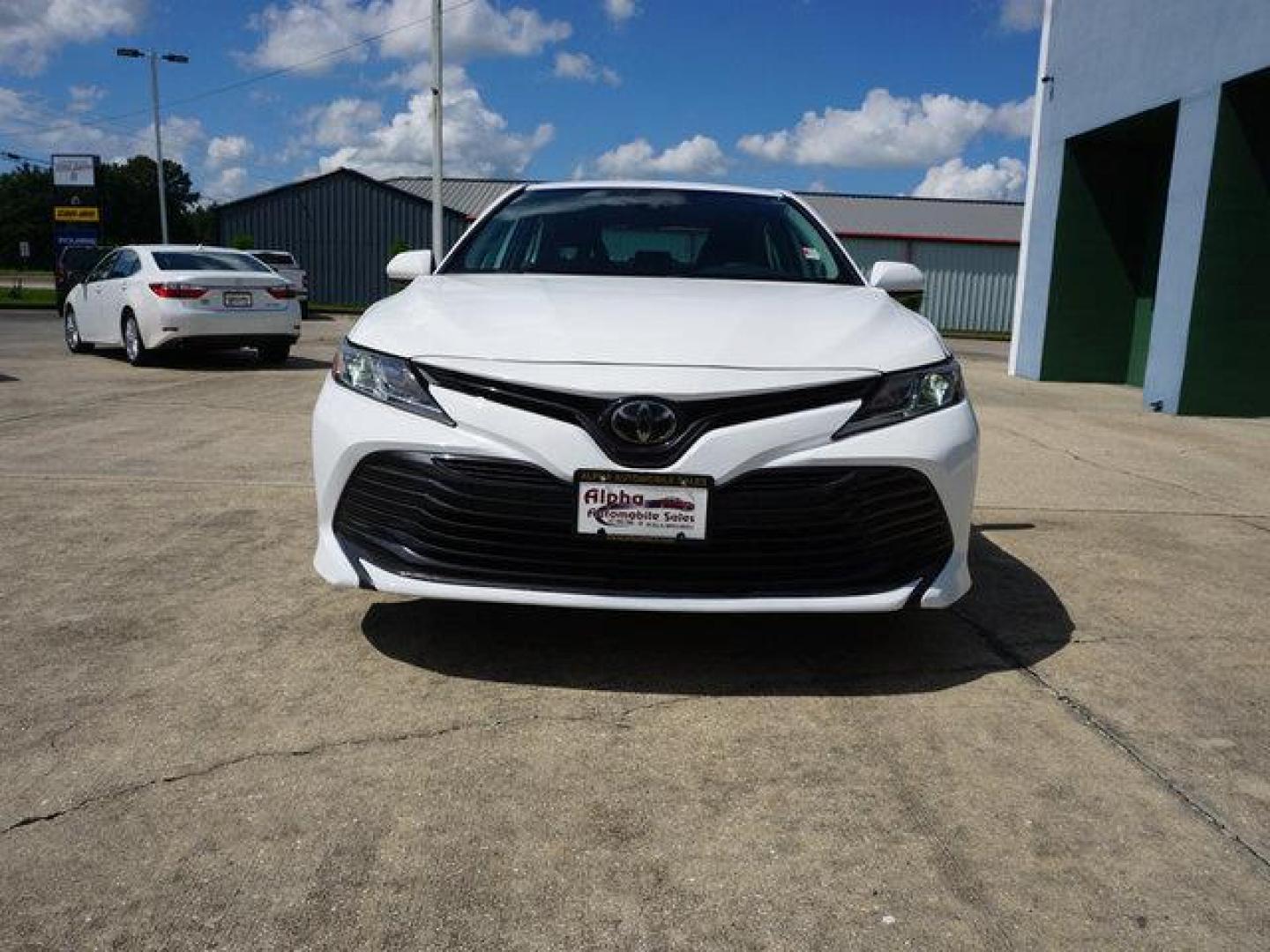 2019 Super White /Ash Toyota Camry LE Auto (Natl) (4T1B11HK0KU) with an 2.5L 4Cyl engine, Automatic transmission, located at 6904 Johnston St., Lafayette, LA, 70503, (337) 988-1960, 30.143589, -92.100601 - Photo#3