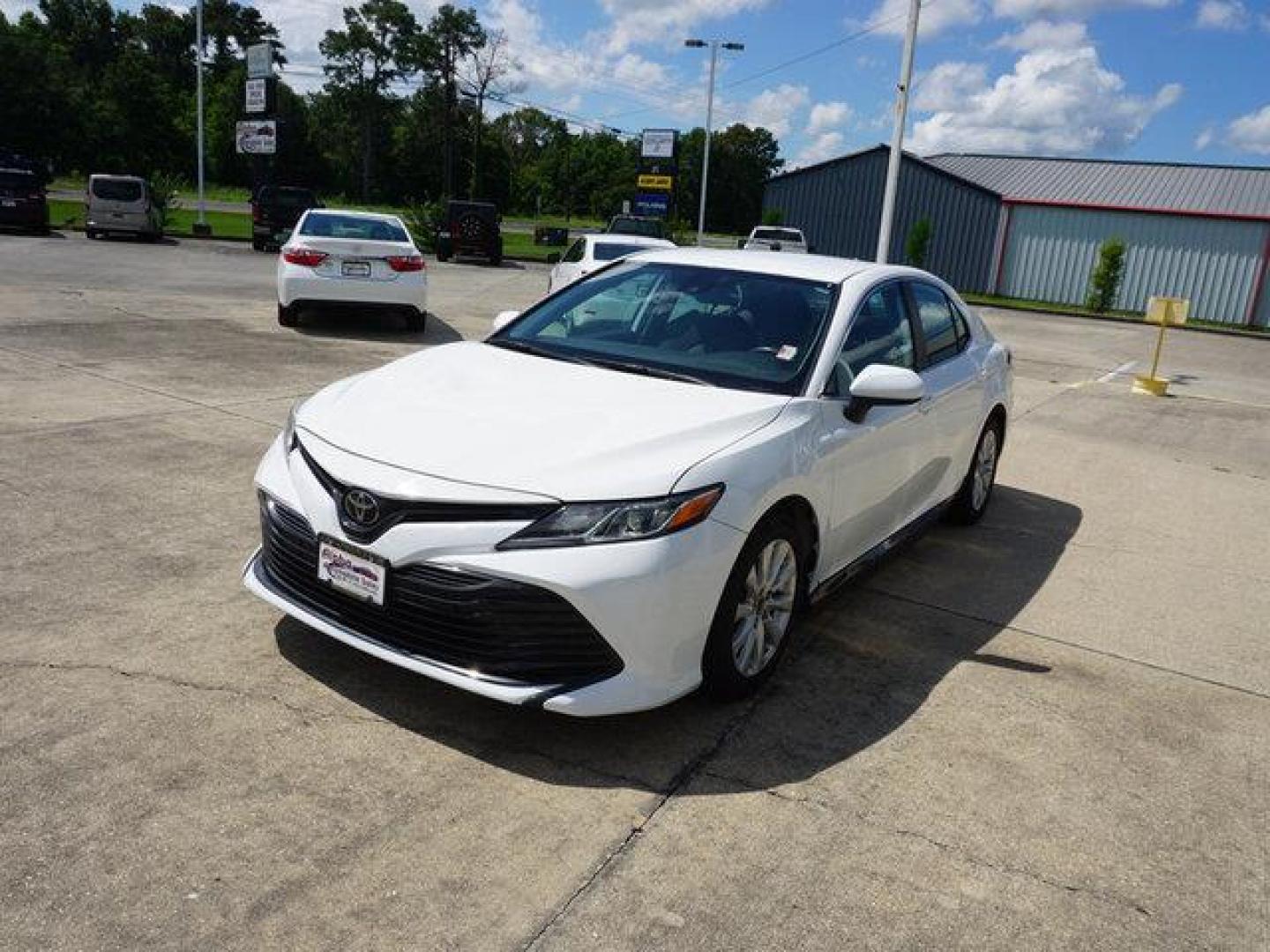 2019 Super White /Ash Toyota Camry LE Auto (Natl) (4T1B11HK0KU) with an 2.5L 4Cyl engine, Automatic transmission, located at 6904 Johnston St., Lafayette, LA, 70503, (337) 988-1960, 30.143589, -92.100601 - Photo#4