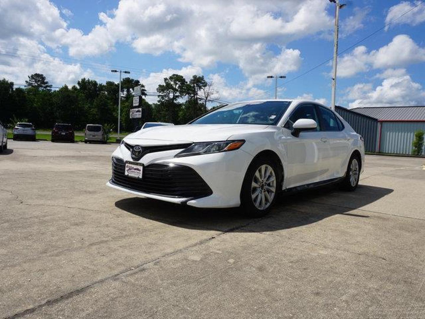 2019 Super White /Ash Toyota Camry LE Auto (Natl) (4T1B11HK0KU) with an 2.5L 4Cyl engine, Automatic transmission, located at 6904 Johnston St., Lafayette, LA, 70503, (337) 988-1960, 30.143589, -92.100601 - Photo#5