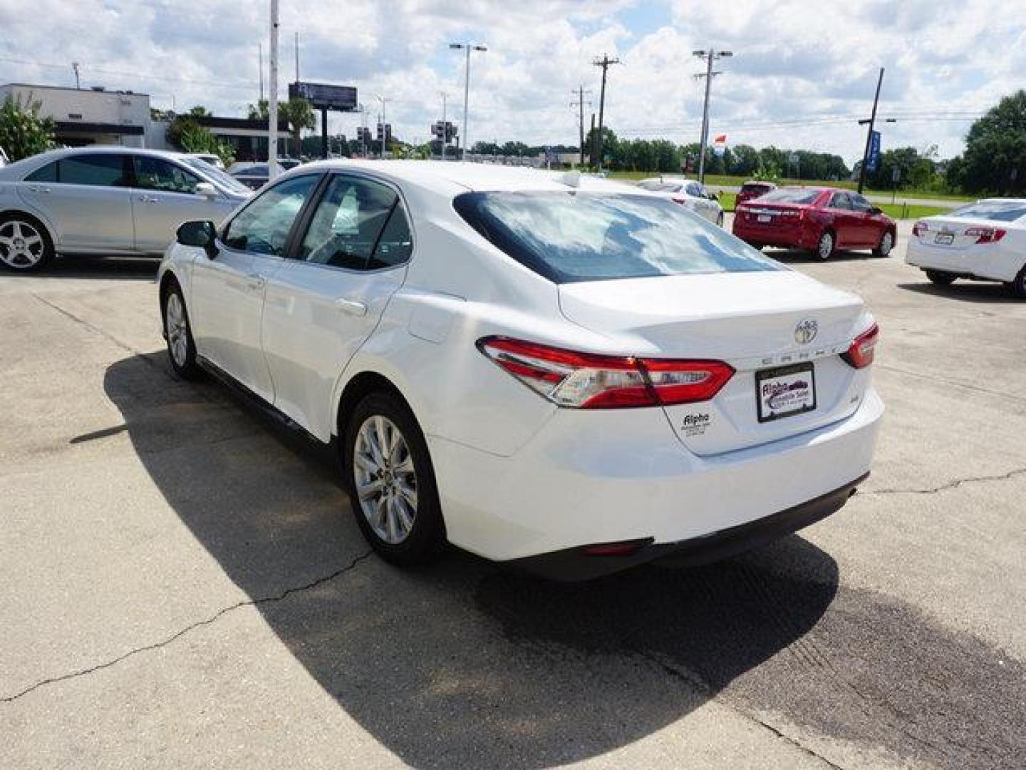 2019 Super White /Ash Toyota Camry LE Auto (Natl) (4T1B11HK0KU) with an 2.5L 4Cyl engine, Automatic transmission, located at 6904 Johnston St., Lafayette, LA, 70503, (337) 988-1960, 30.143589, -92.100601 - Photo#7