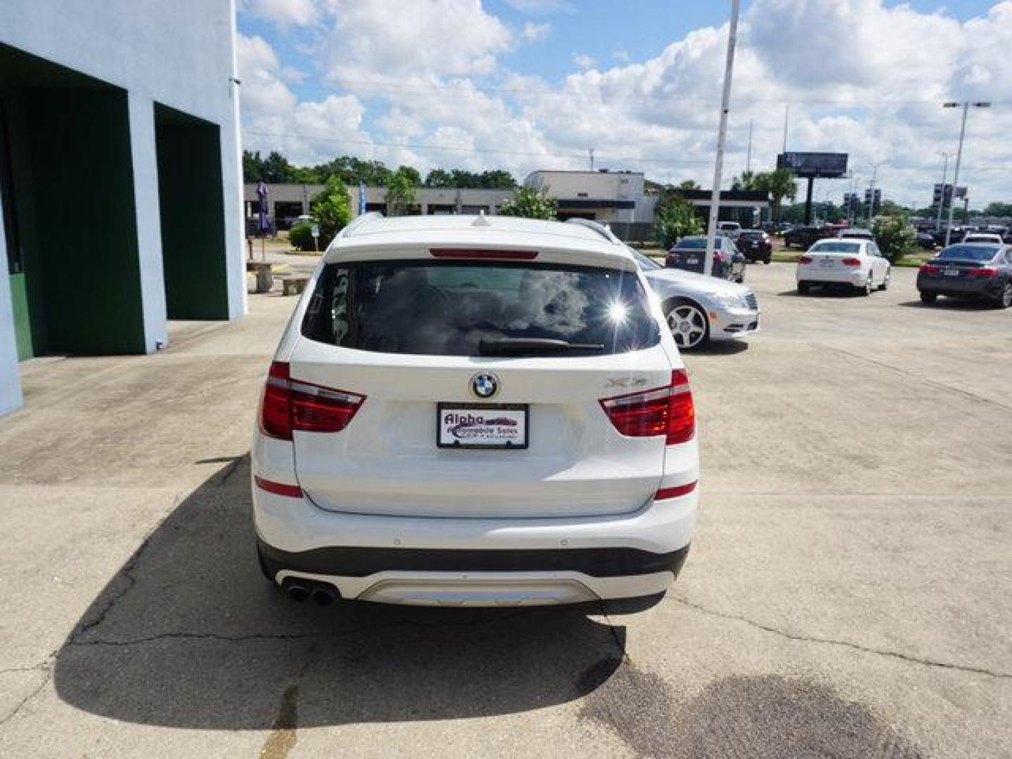 2017 White BMW X3 (5UXWZ7C31H0) with an 2.0L 4Cyl Turbo engine, Automatic transmission, located at 6904 Johnston St., Lafayette, LA, 70503, (337) 988-1960, 30.143589, -92.100601 - Prices are subject to change as improvements done by the service dept. Prices are for Cash sales only, Plus TTL. This Vehicle is Serviced well and Warranties Available too. Easy Financing. Drives Great and everything works. Price subject to change as improvements done by the service dept. Easy CR - Photo#9