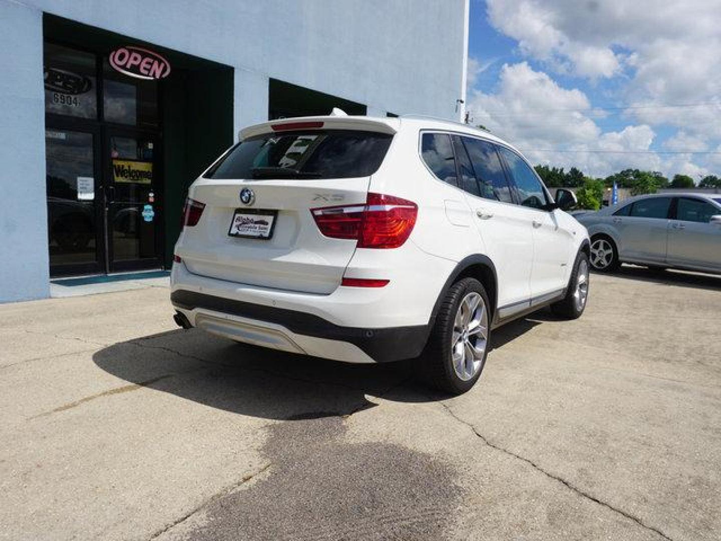 2017 White BMW X3 (5UXWZ7C31H0) with an 2.0L 4Cyl Turbo engine, Automatic transmission, located at 6904 Johnston St., Lafayette, LA, 70503, (337) 988-1960, 30.143589, -92.100601 - Prices are subject to change as improvements done by the service dept. Prices are for Cash sales only, Plus TTL. This Vehicle is Serviced well and Warranties Available too. Easy Financing. Drives Great and everything works. Price subject to change as improvements done by the service dept. Easy CR - Photo#12