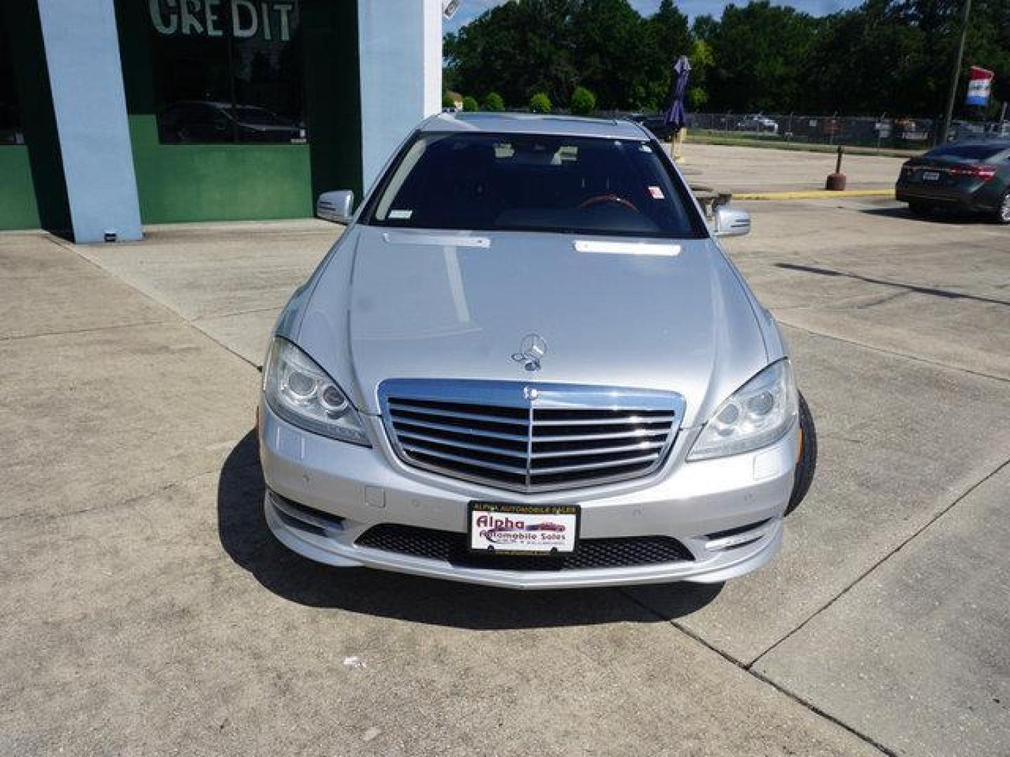 2012 Silver /Ash/Grey Mercedes-Benz S-Class S550 Sedan (WDDNG7DB3CA) with an 4.6L V8 engine, Automatic transmission, located at 6904 Johnston St., Lafayette, LA, 70503, (337) 988-1960, 30.143589, -92.100601 - Photo#3