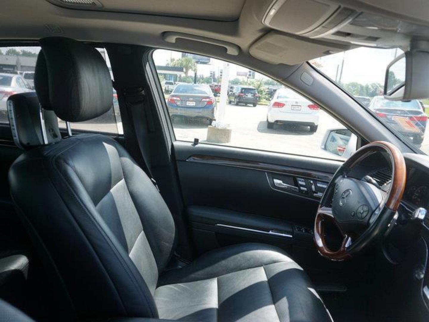 2012 Silver /Ash/Grey Mercedes-Benz S-Class S550 Sedan (WDDNG7DB3CA) with an 4.6L V8 engine, Automatic transmission, located at 6904 Johnston St., Lafayette, LA, 70503, (337) 988-1960, 30.143589, -92.100601 - Photo#15