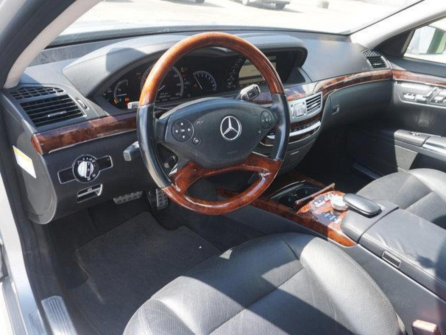 2012 Silver /Ash/Grey Mercedes-Benz S-Class S550 Sedan (WDDNG7DB3CA) with an 4.6L V8 engine, Automatic transmission, located at 6904 Johnston St., Lafayette, LA, 70503, (337) 988-1960, 30.143589, -92.100601 - Photo#23