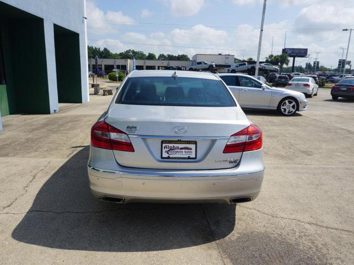 2013 Silver Hyundai Genesis (KMHGC4DH5DU) with an 5.0L V8 engine, 8 Spd Automatic transmission, located at 6904 Johnston St., Lafayette, LA, 70503, (337) 988-1960, 30.143589, -92.100601 - Prices are subject to change as improvements done by the service dept. Prices are for Cash sales only, Plus TTL. This Vehicle is Serviced well and Warranties Available too. Easy Financing. Drives Great and everything works. Price subject to change as improvements done by the service dept. Easy CR - Photo#9