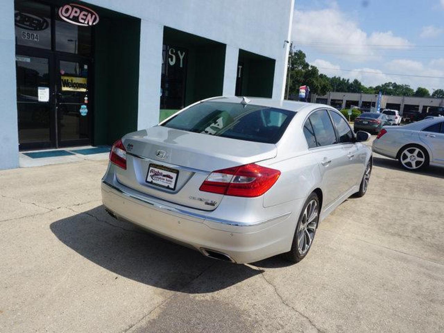 2013 Silver Hyundai Genesis (KMHGC4DH5DU) with an 5.0L V8 engine, 8 Spd Automatic transmission, located at 6904 Johnston St., Lafayette, LA, 70503, (337) 988-1960, 30.143589, -92.100601 - Prices are subject to change as improvements done by the service dept. Prices are for Cash sales only, Plus TTL. This Vehicle is Serviced well and Warranties Available too. Easy Financing. Drives Great and everything works. Price subject to change as improvements done by the service dept. Easy CR - Photo#11